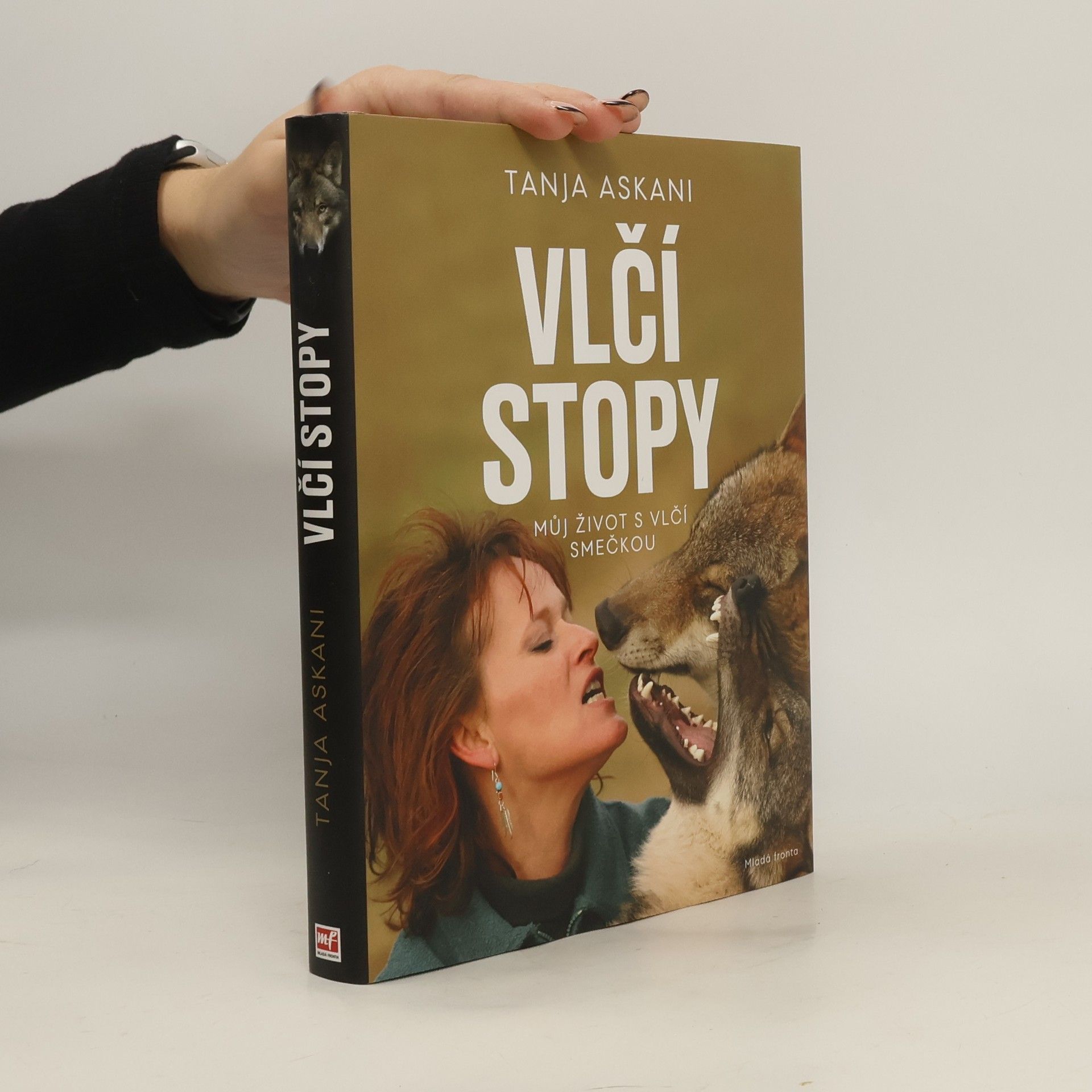 Vlčí stopy: Můj život s vlčí smečkou