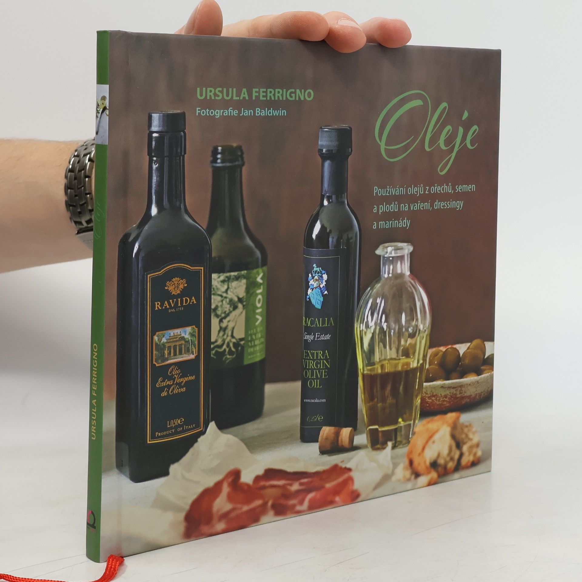 Oleje: Používání olejů z ořechů, semen a plodů na vaření, dressingy a marinády