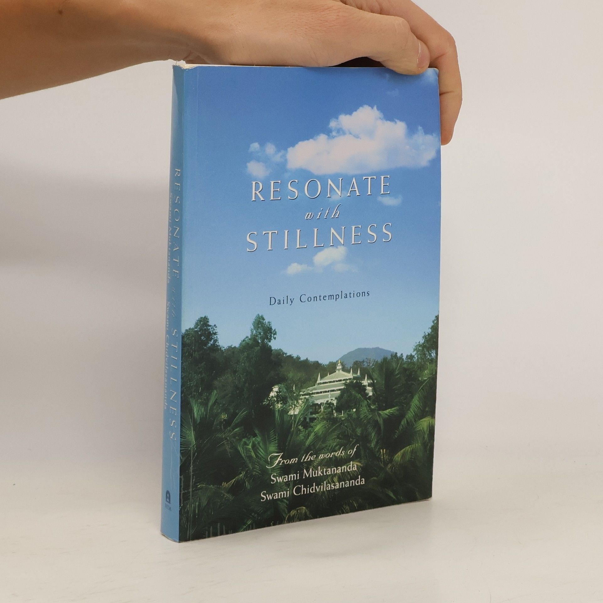 Chidvilasananda Resonate with Stillness: Daily Contemplations