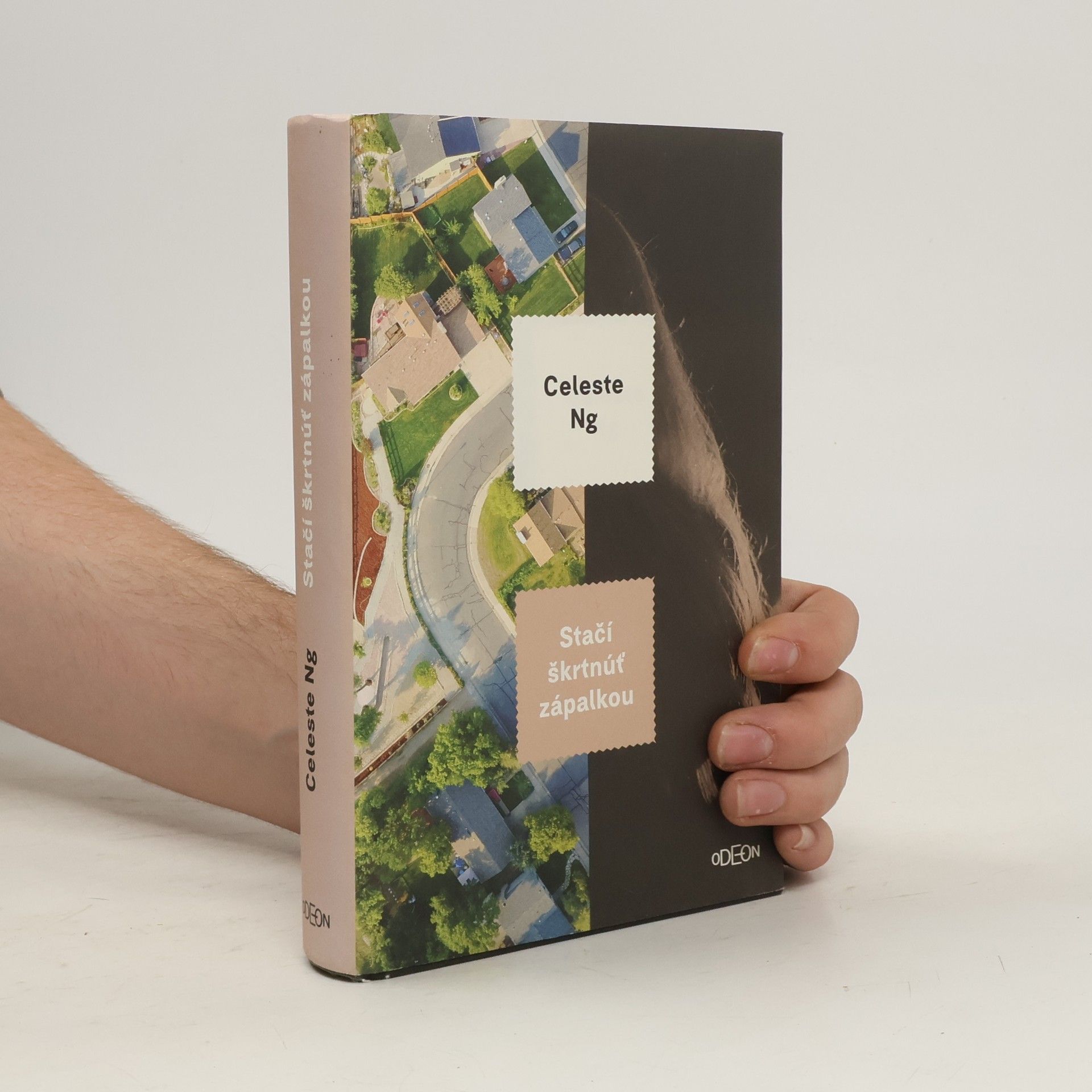 Celeste Ng Stačí škrtnúť zápalkou