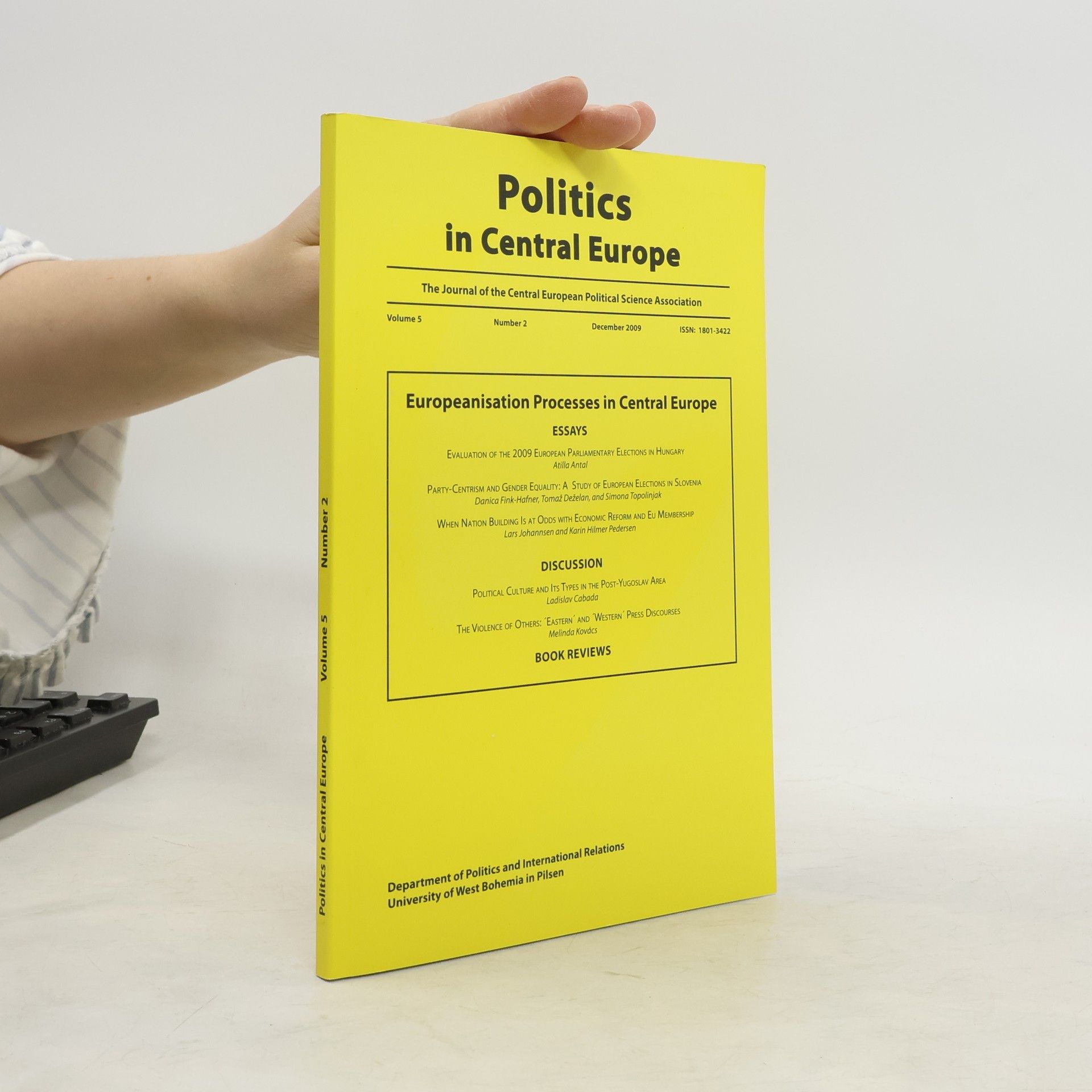 Autores varios Politics in Central Europe, volume 5