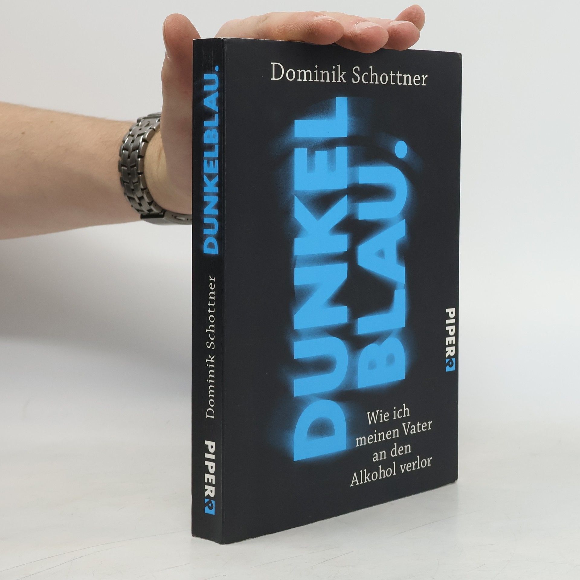 Dominik Schottner Dunkelblau