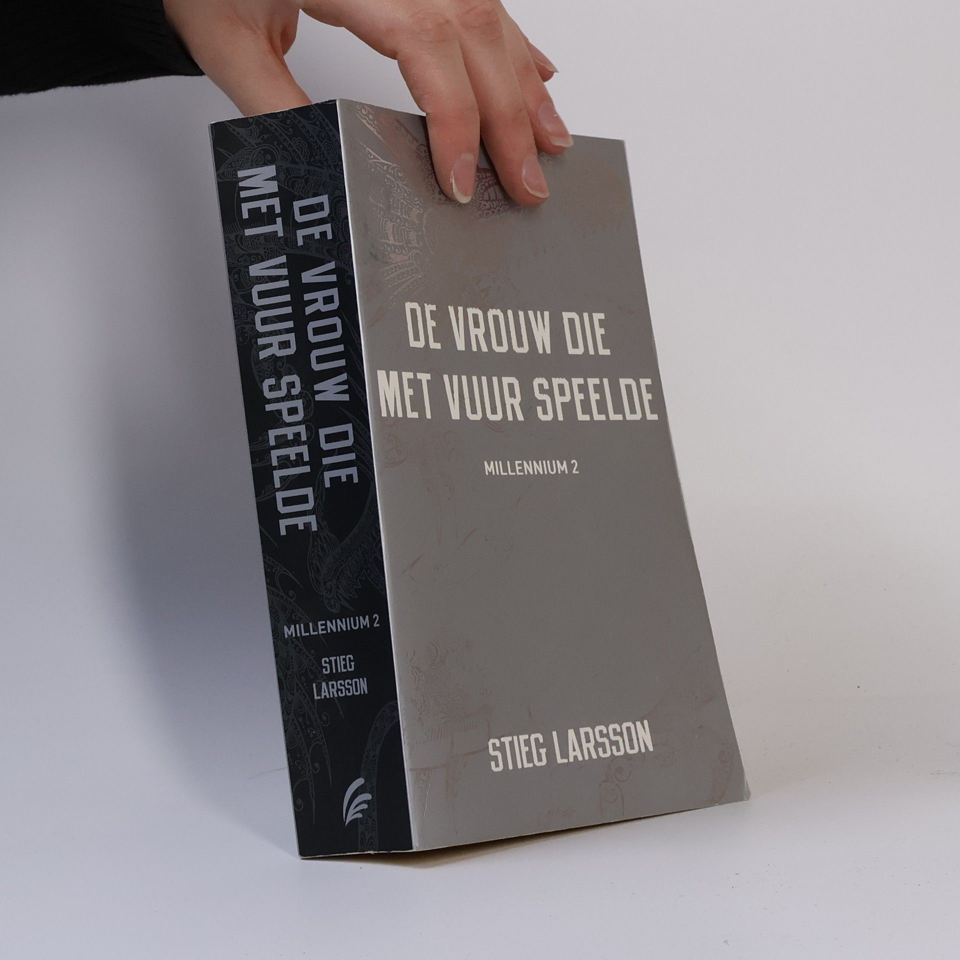 Stieg Larsson Millennium - 2: De vrouw die met vuur speelde