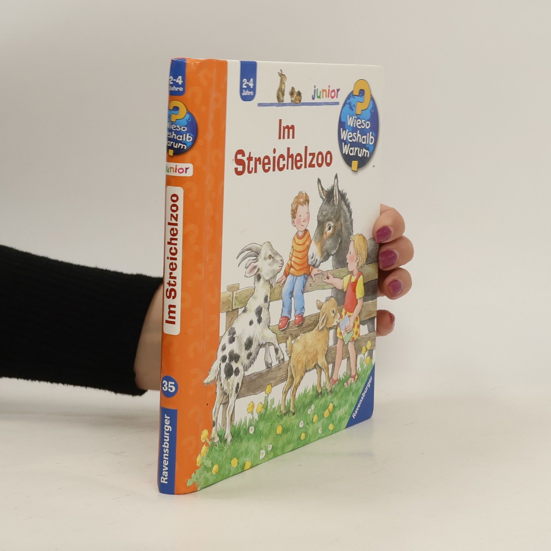 Anne Möller Im Streichelzoo