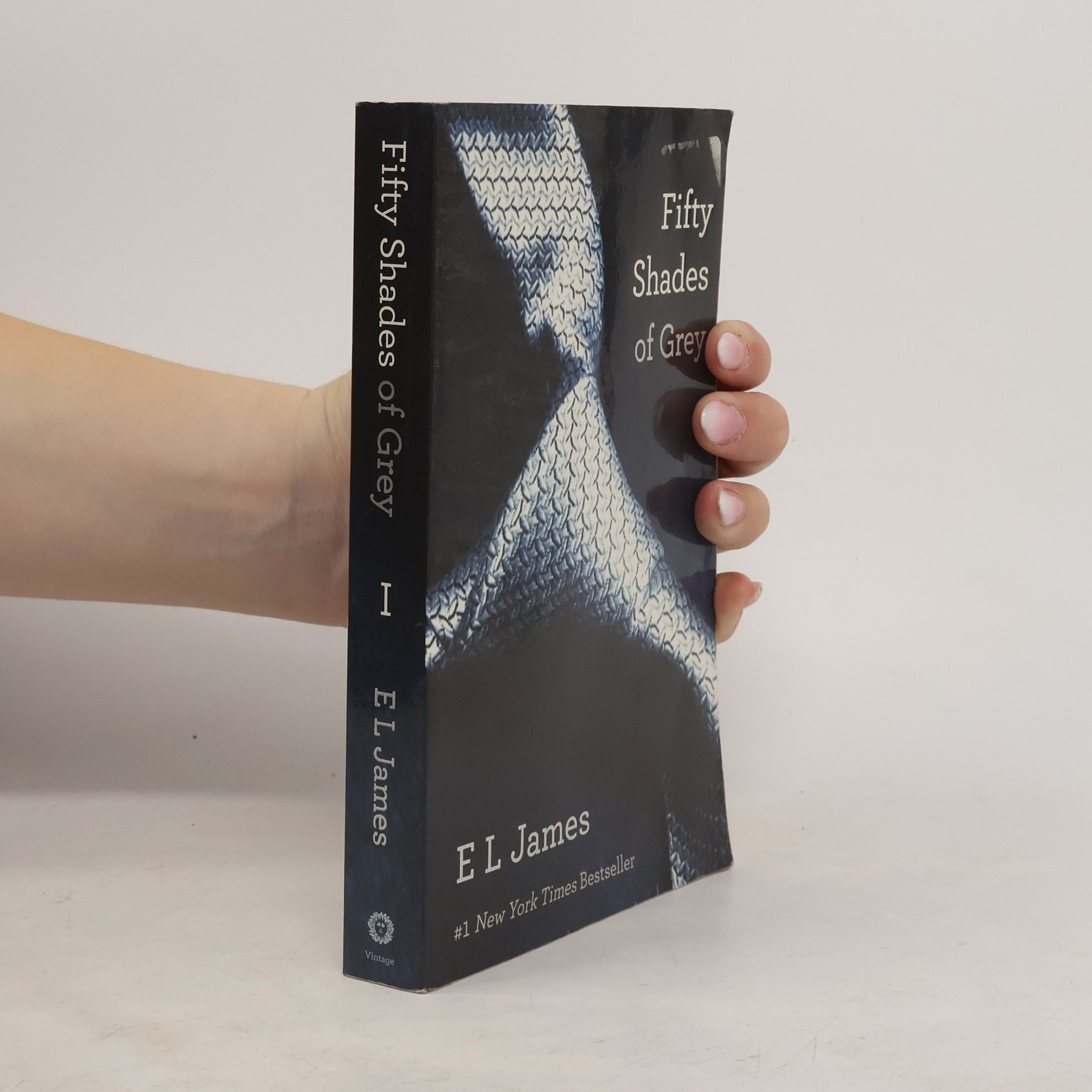 E L James Fifty shades of grey