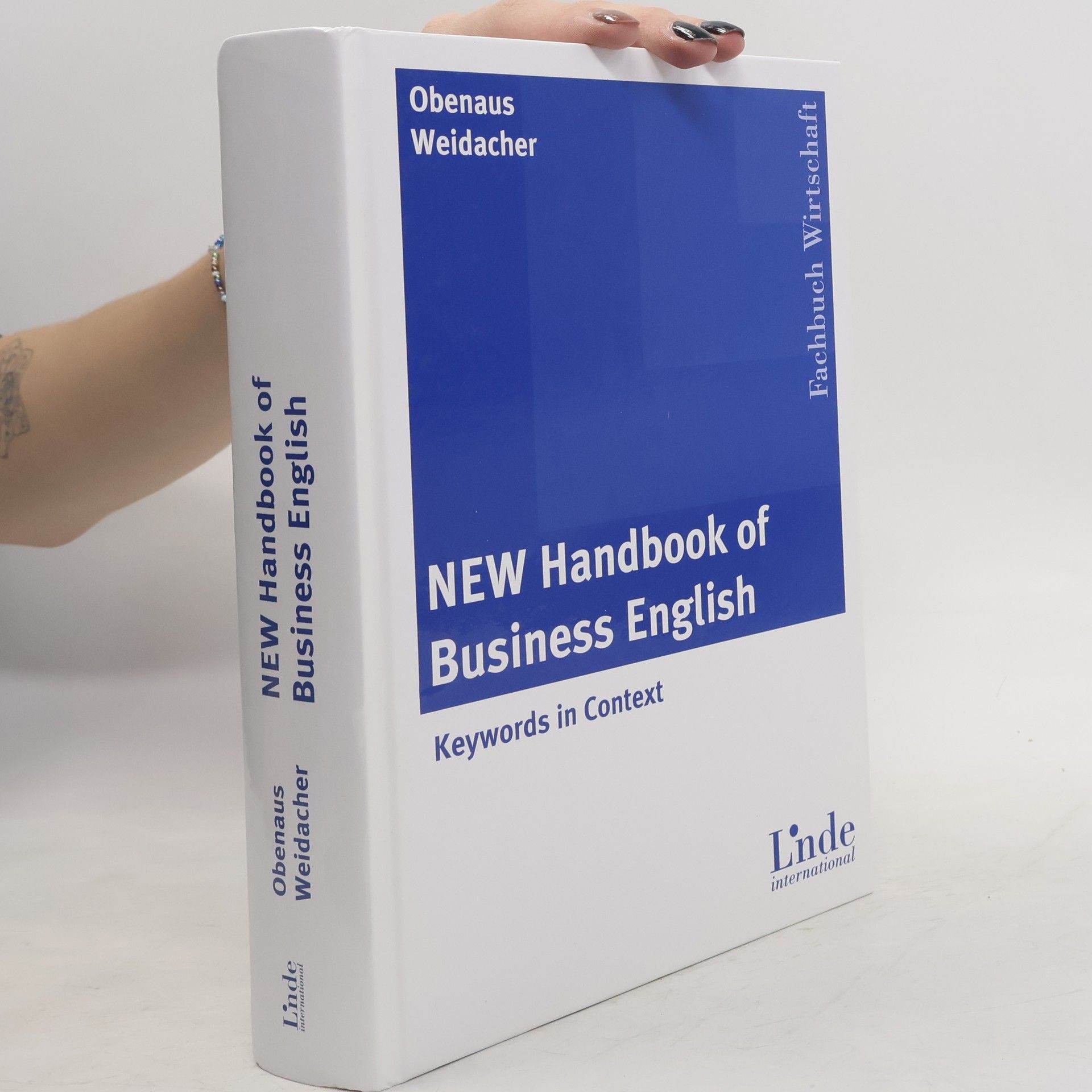 New handbook of business English : keywords in context