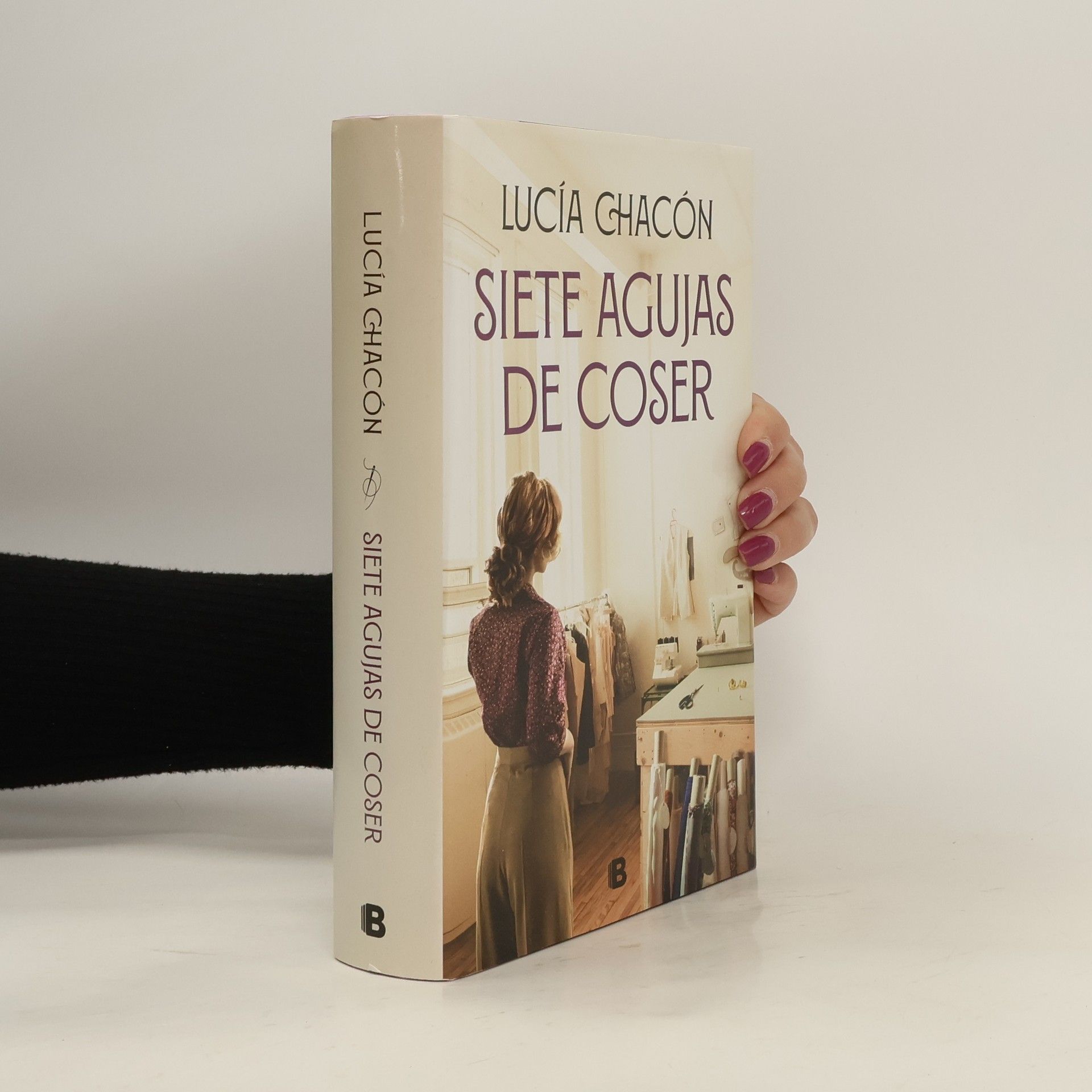 Lucia Chacon Siete Agujas de Coser / Seven Sewing Needles