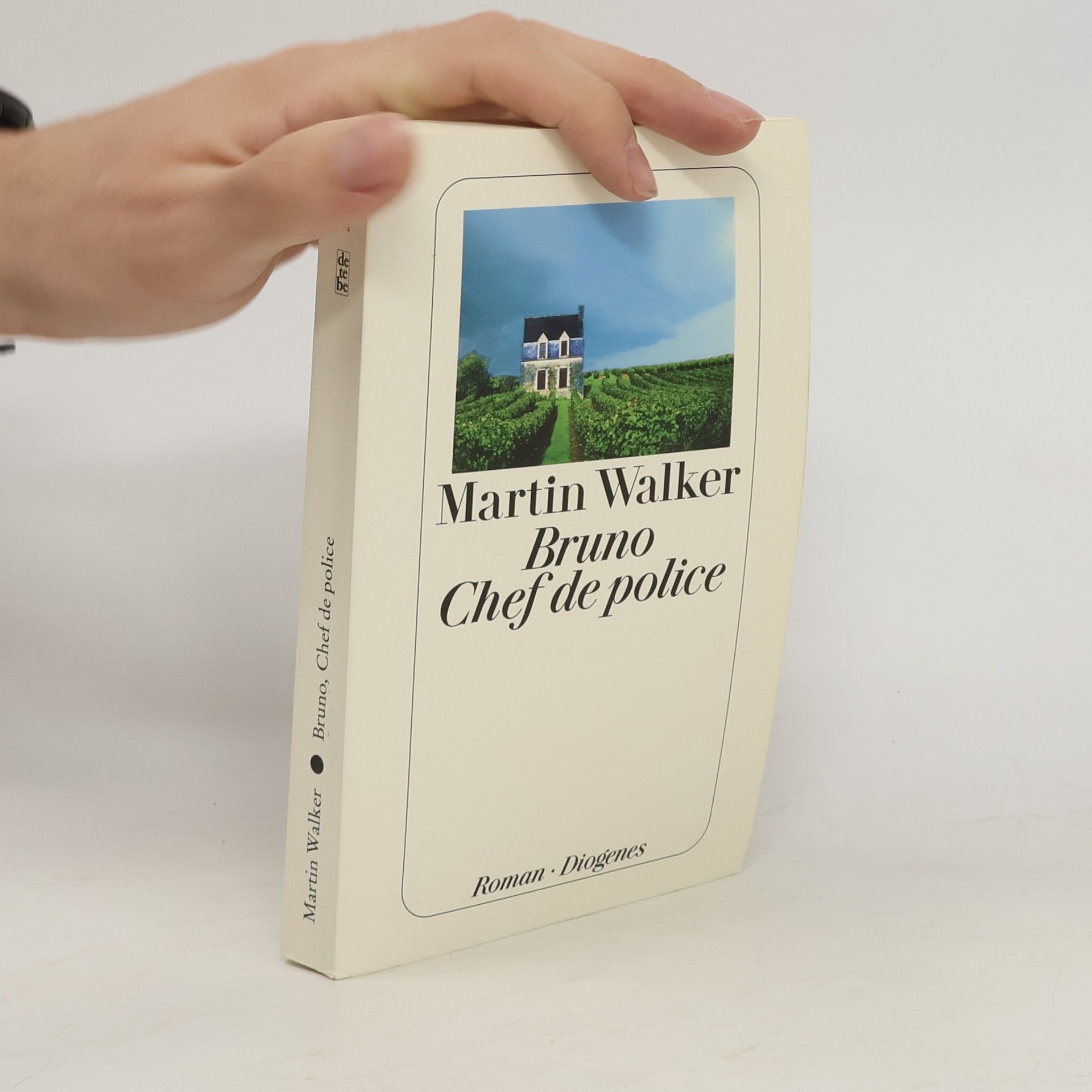 Martin Walker Bruno, Chef de police