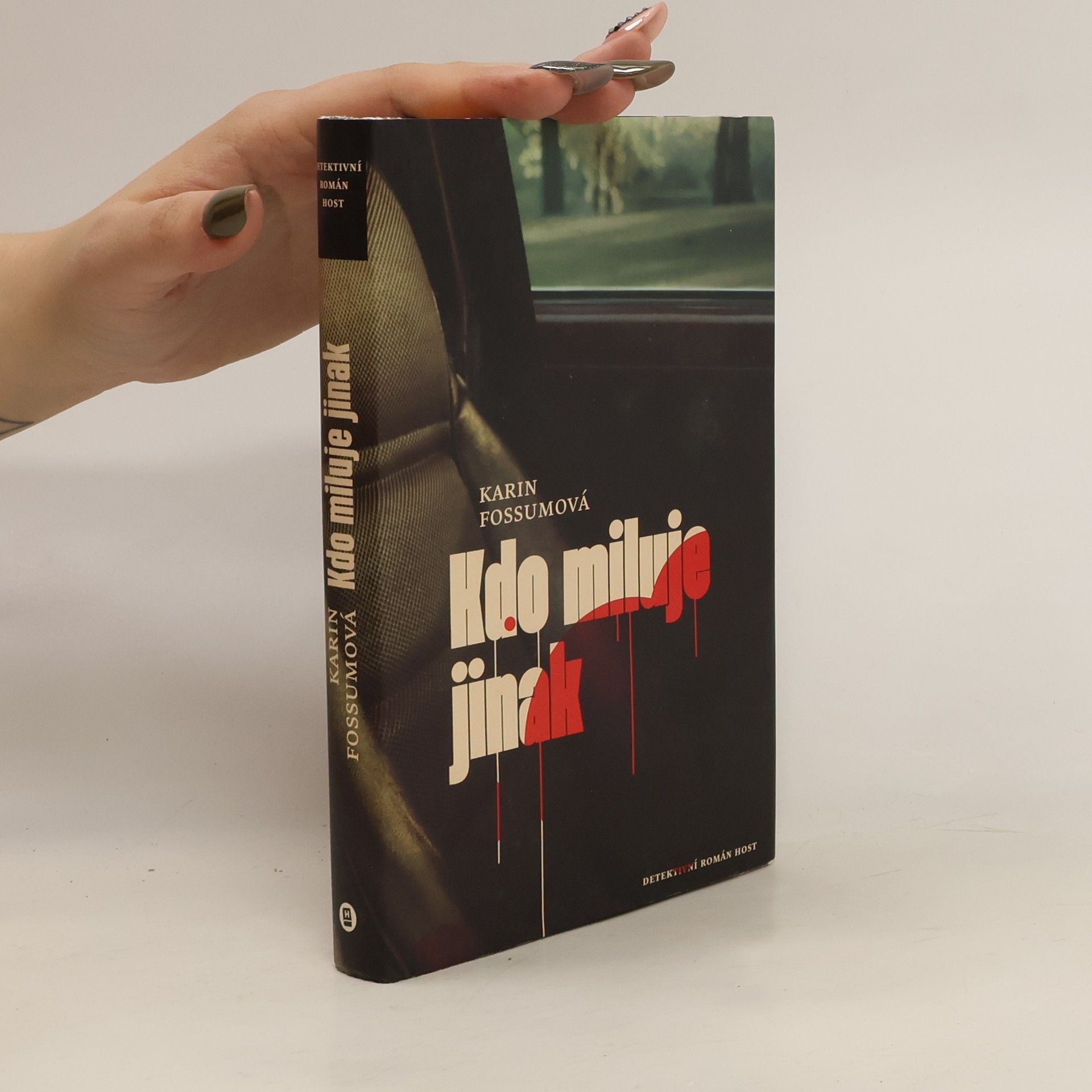 Karin Fossum Kdo miluje jinak