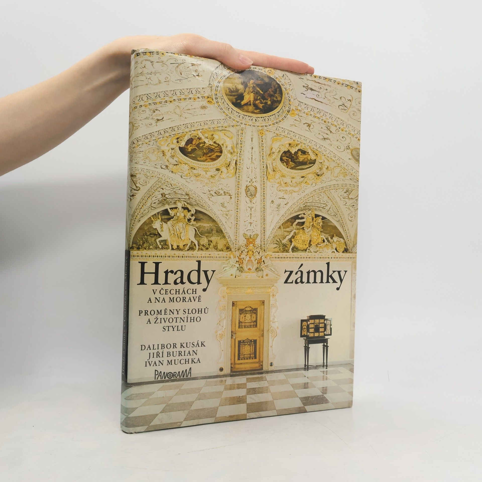 Dalibor Kusák Hrady a zámky v Čechách a na Moravě. Proměny slohů a životního stylu