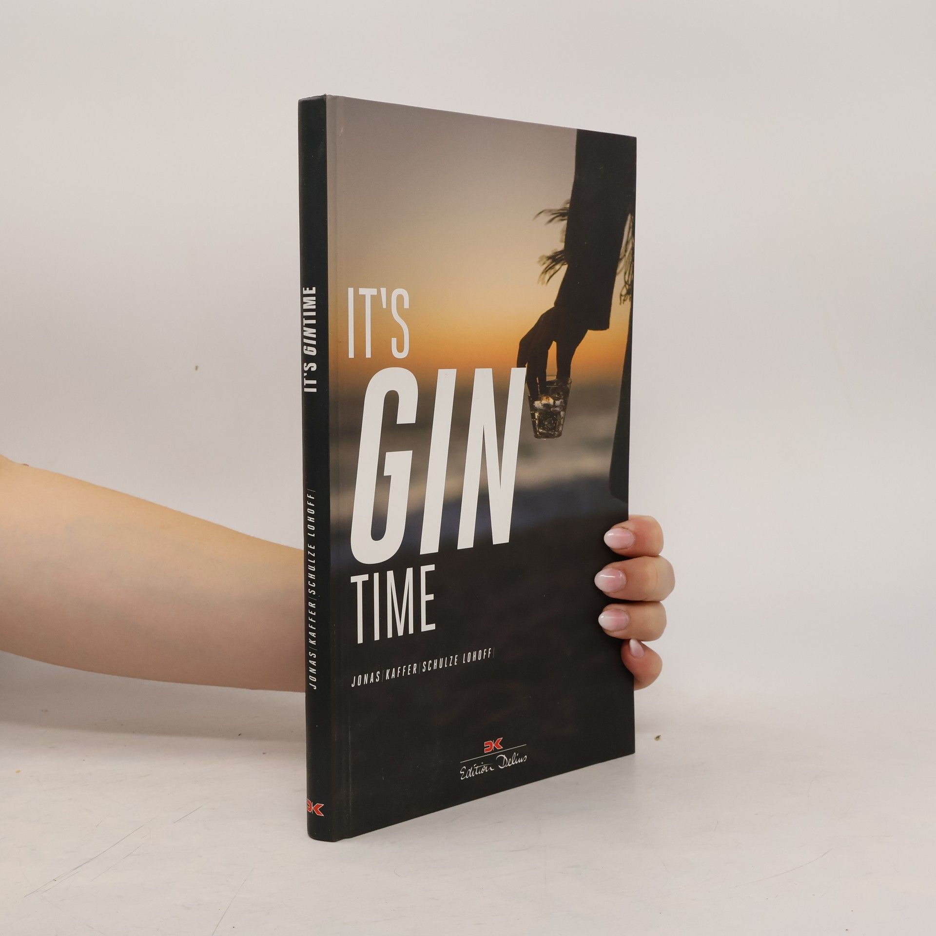 Melanie Jonas It's Gin Time