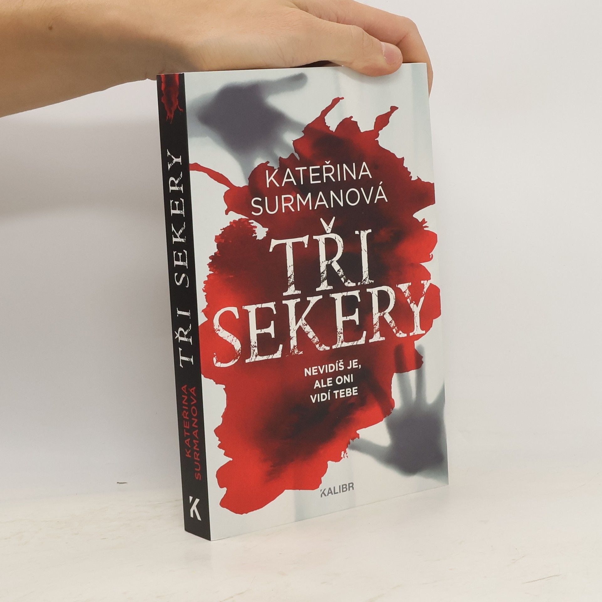 Kateřina Surmanová Tři Sekery. Nevidíš je, ale oni vidí tebe