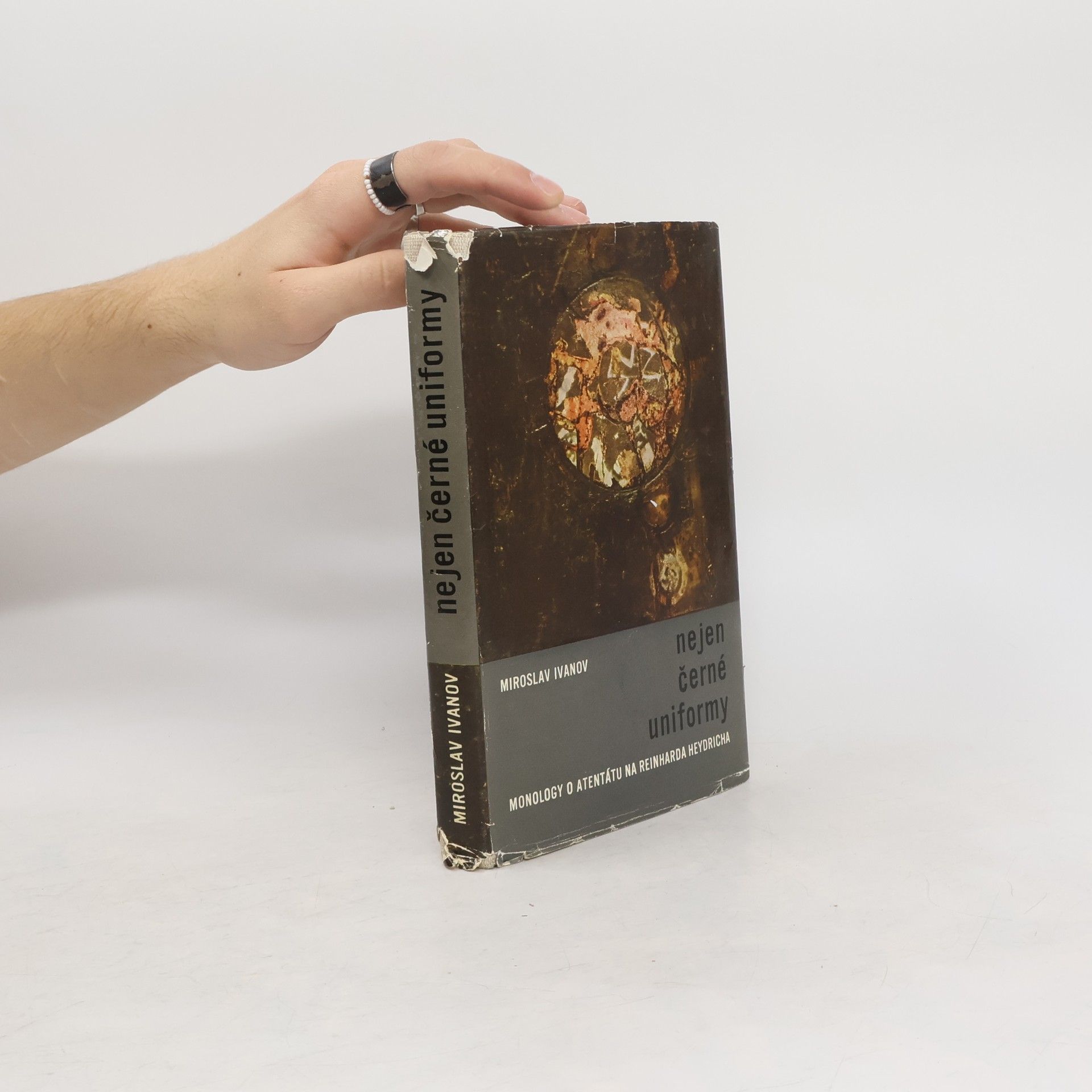 Miroslav Ivanov Nejen černé uniformy