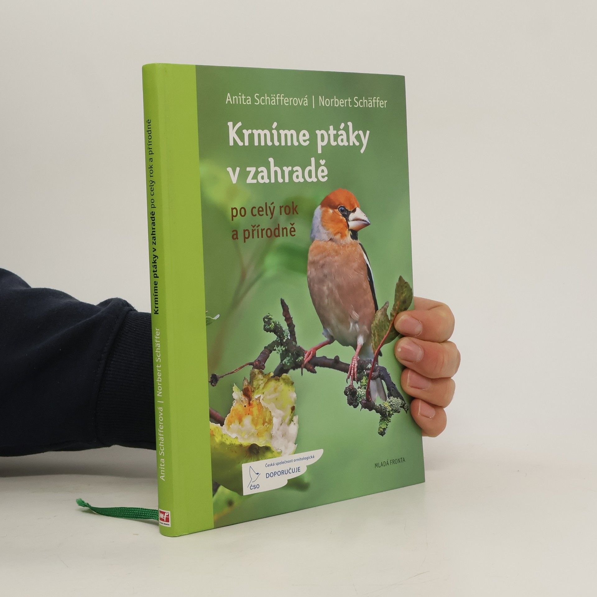 Krmíme ptáky v zahradě : po celý rok a přírodně