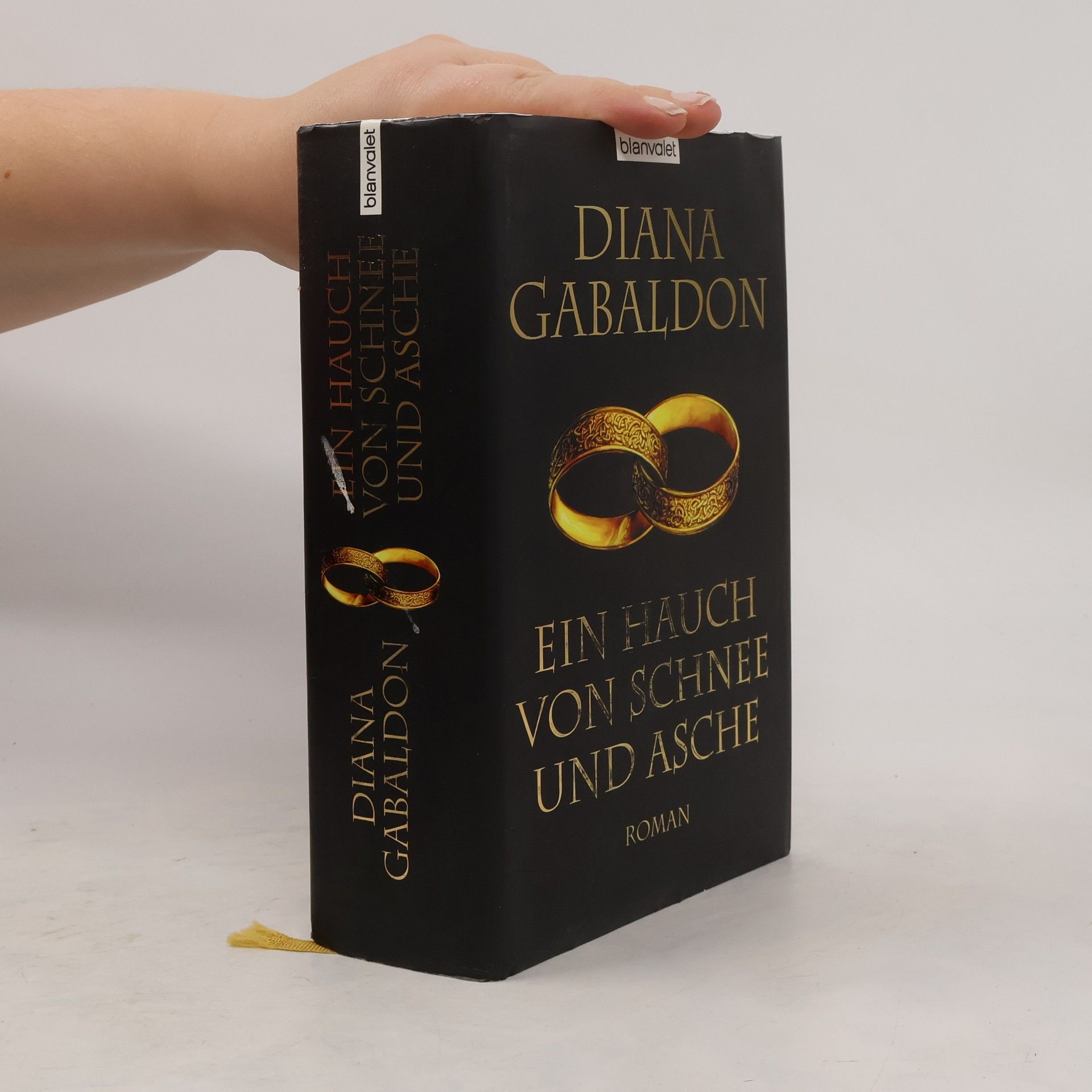 Ein Hauch von Schnee und Asche