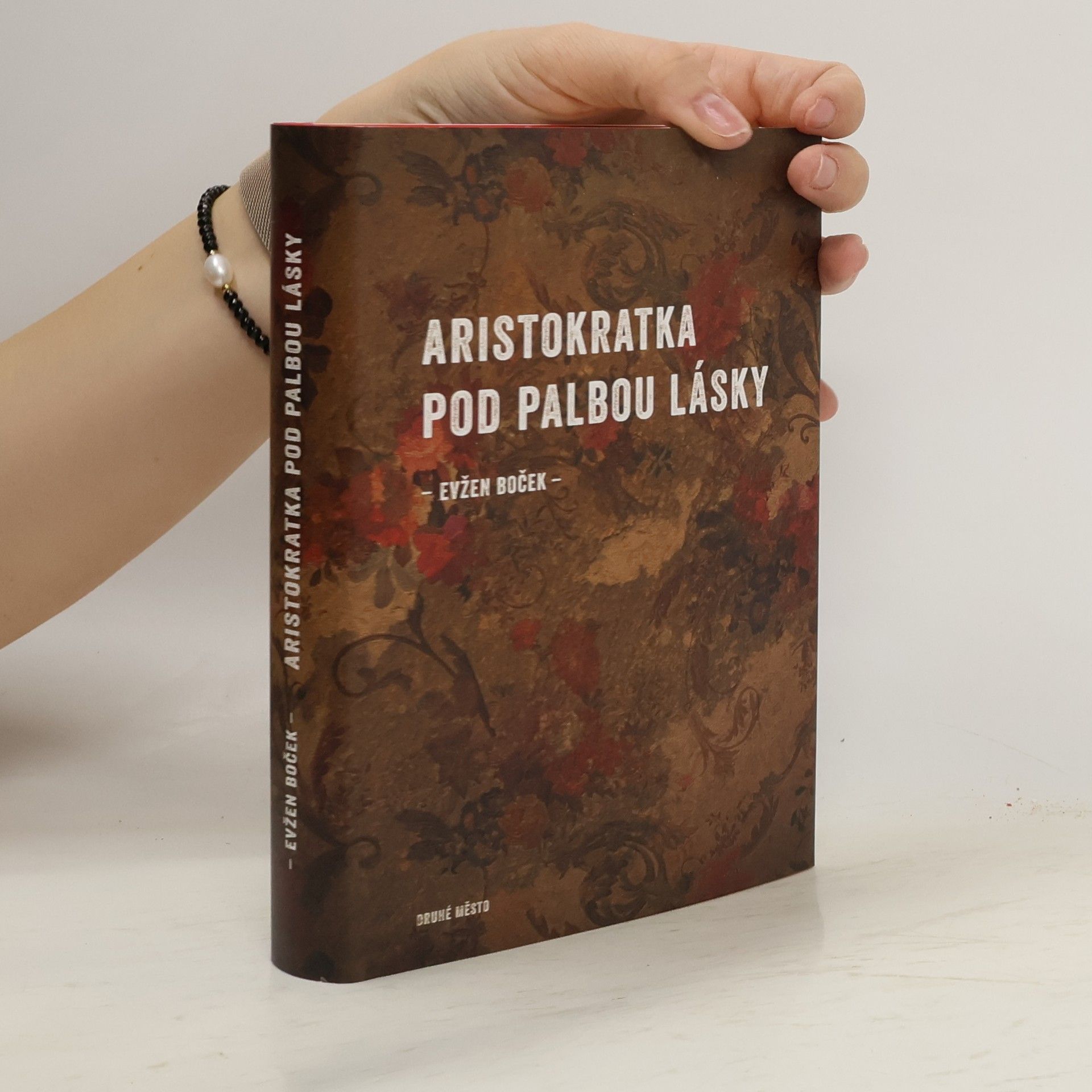 Aristokratka pod palbou lásky