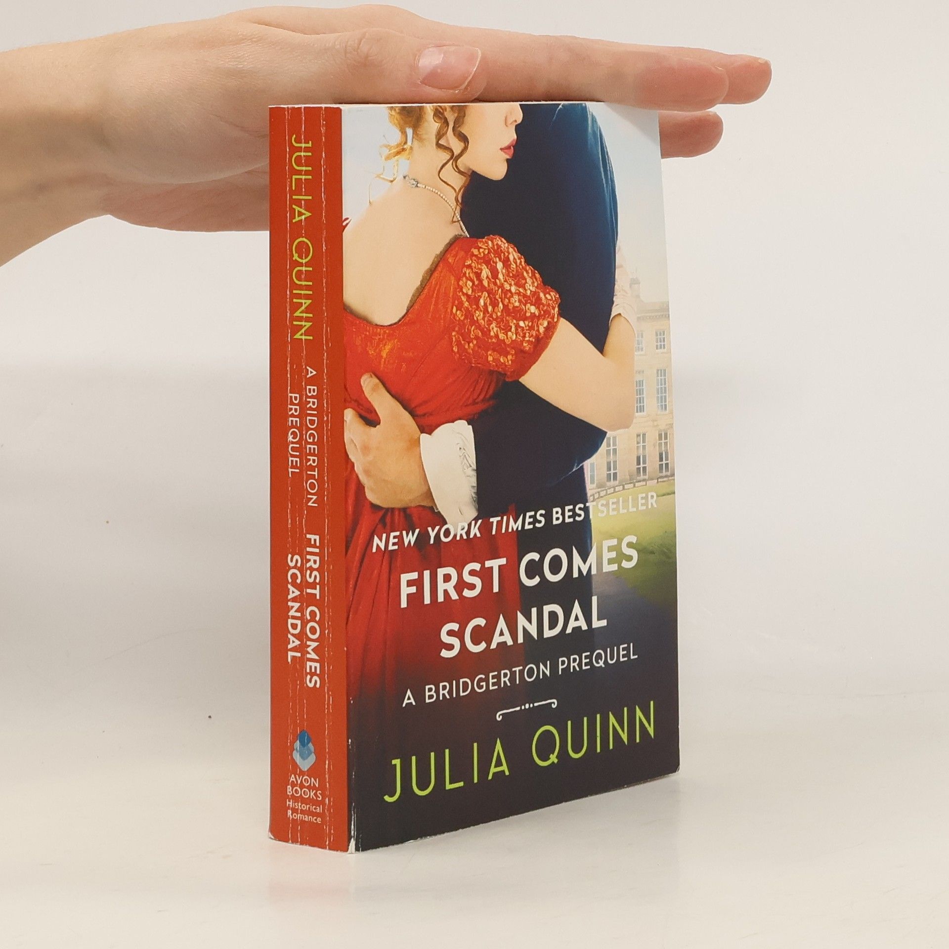 Julie Quinnová First Comes Scandal