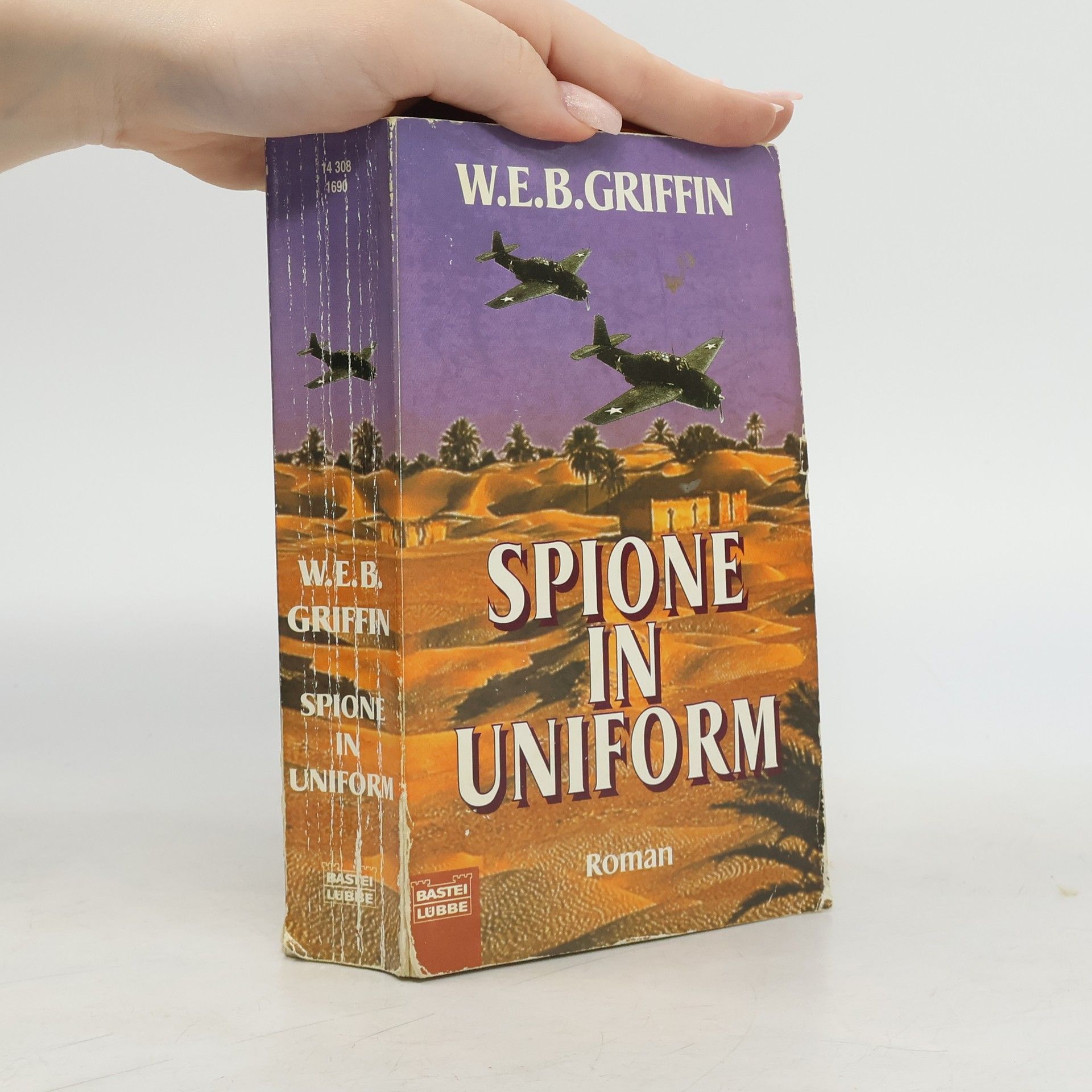 William E. Butterworth Spione in Uniform