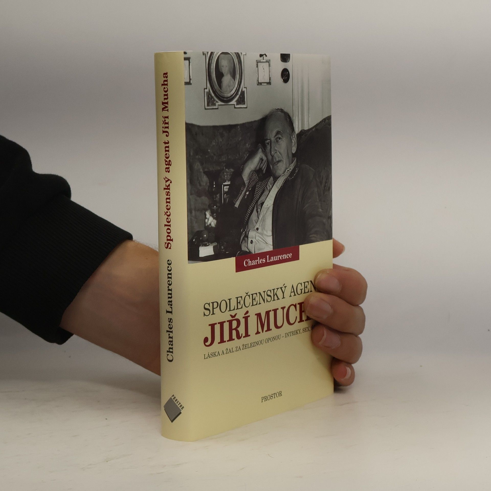 Charles Laurence Společenský agent Jiří Mucha