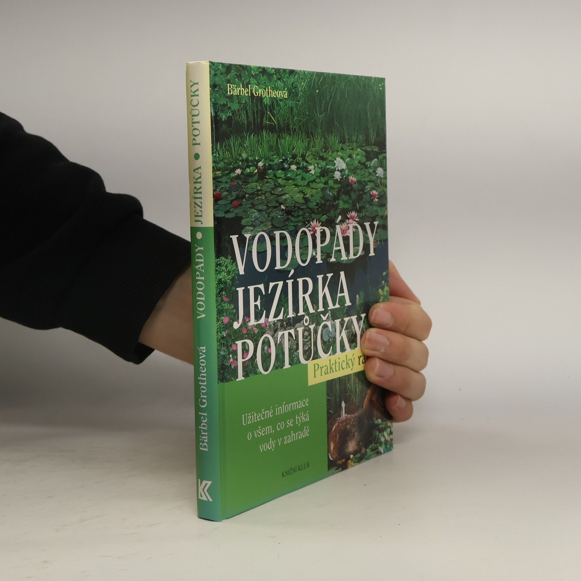 Bärbel Gerber Vodopády, jezírka, potůčky : užitečné informace o všem, co se týká vody v zahradě