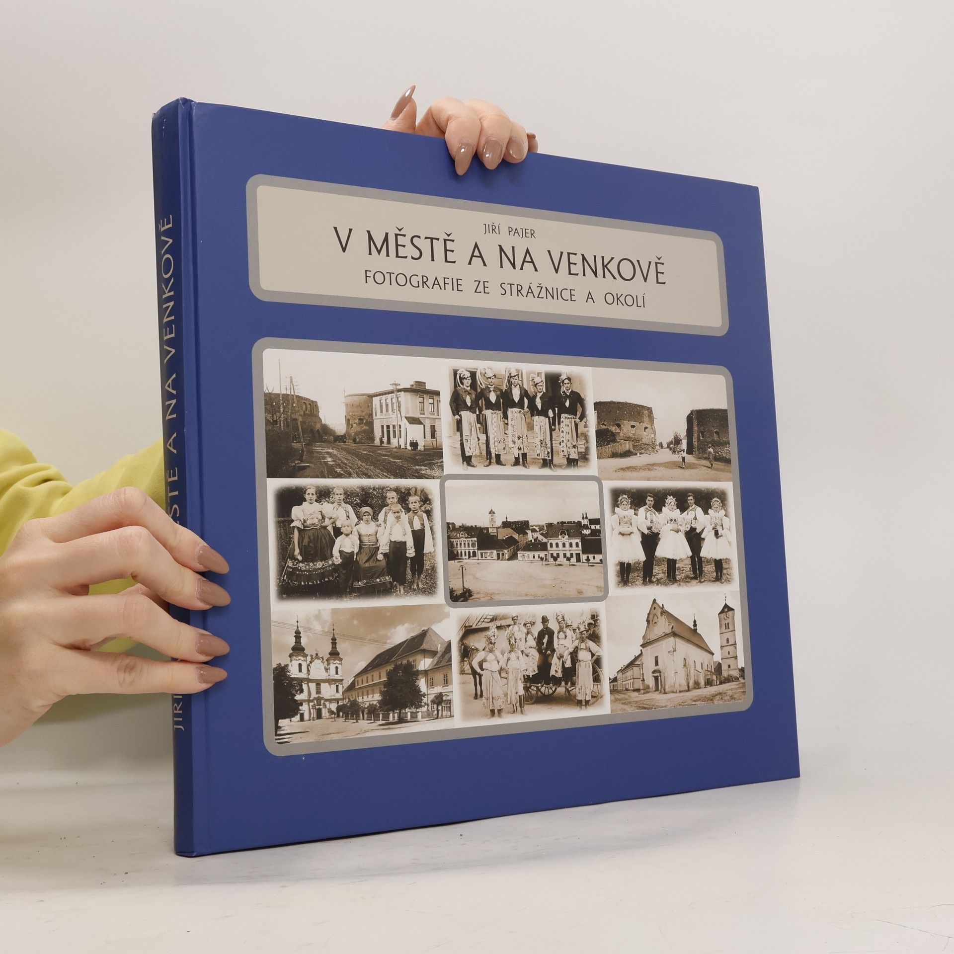 Jiří Pajer V městě a na venkově : fotografie ze Strážnice a okolí