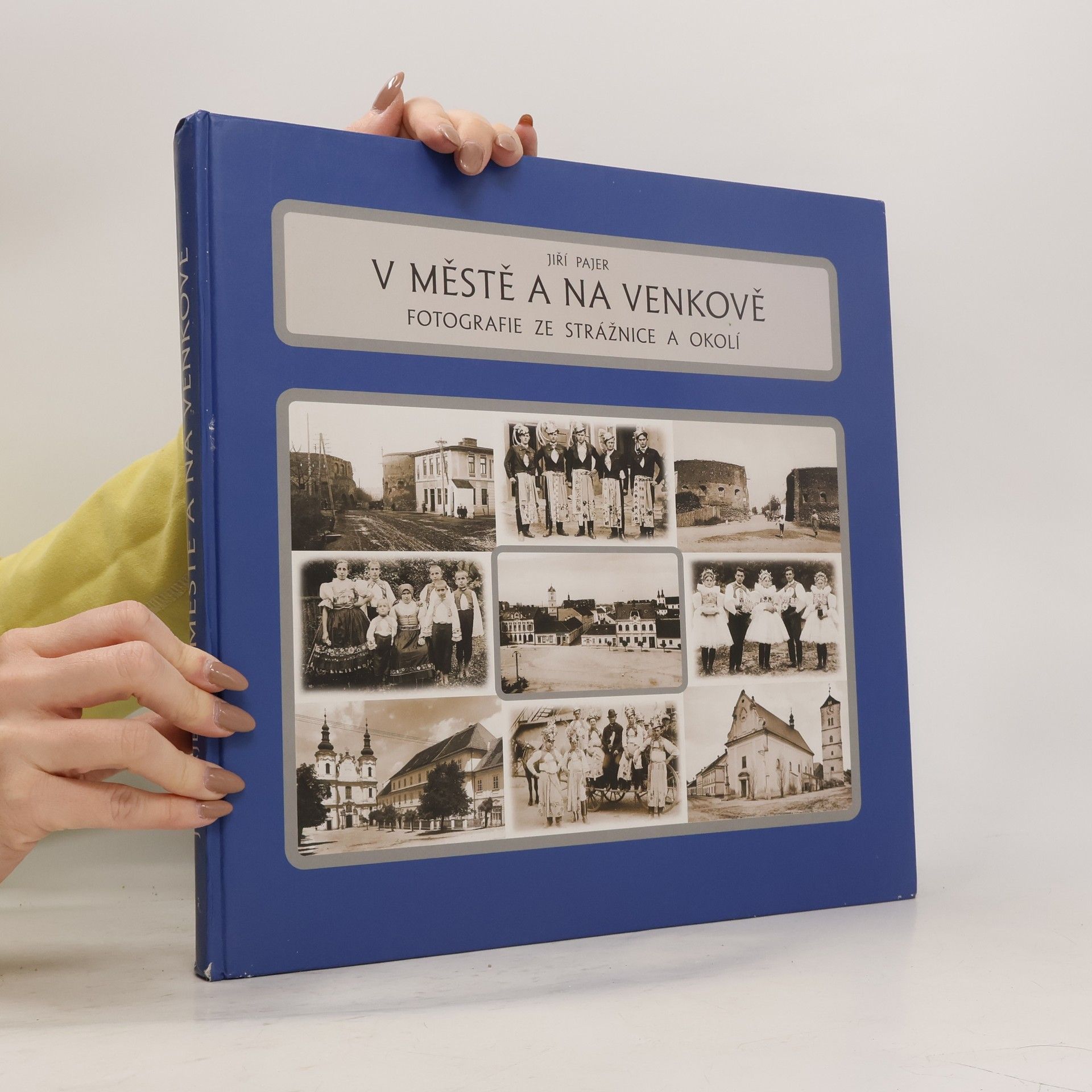 Jiří Pajer V městě a na venkově : fotografie ze Strážnice a okolí