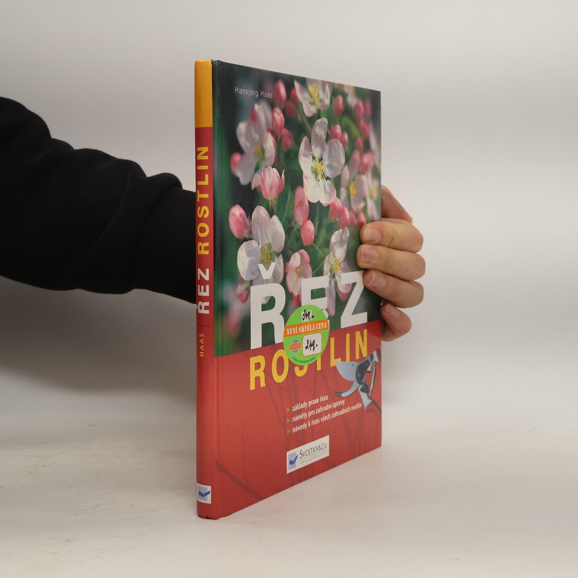 Hansjörg Haas Řez rostlin : návody k řezu všech zahradních rostlin, základy praxe řezu, náměty pro zahradní úpravy