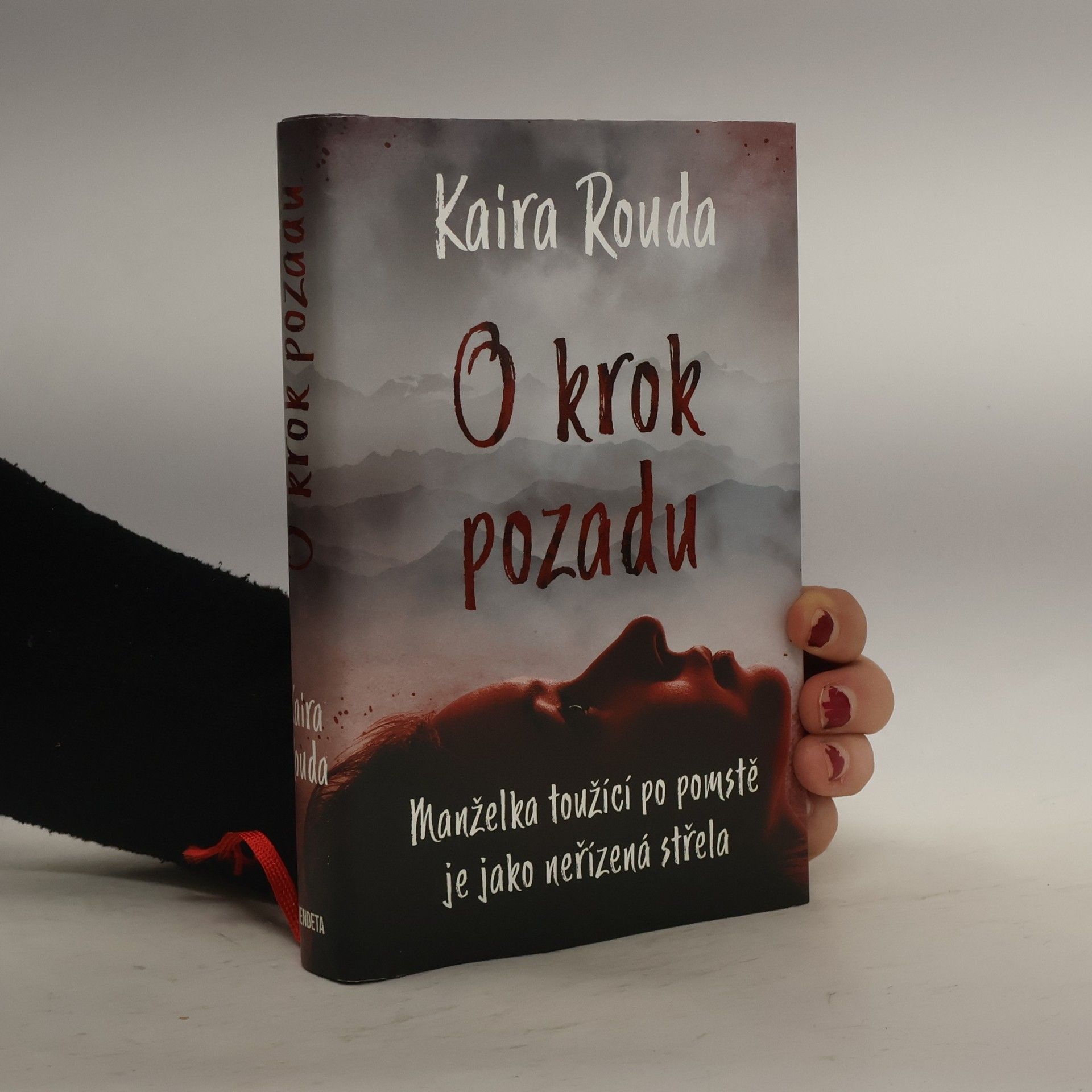 Kaira Sturdivant Rouda O krok pozadu