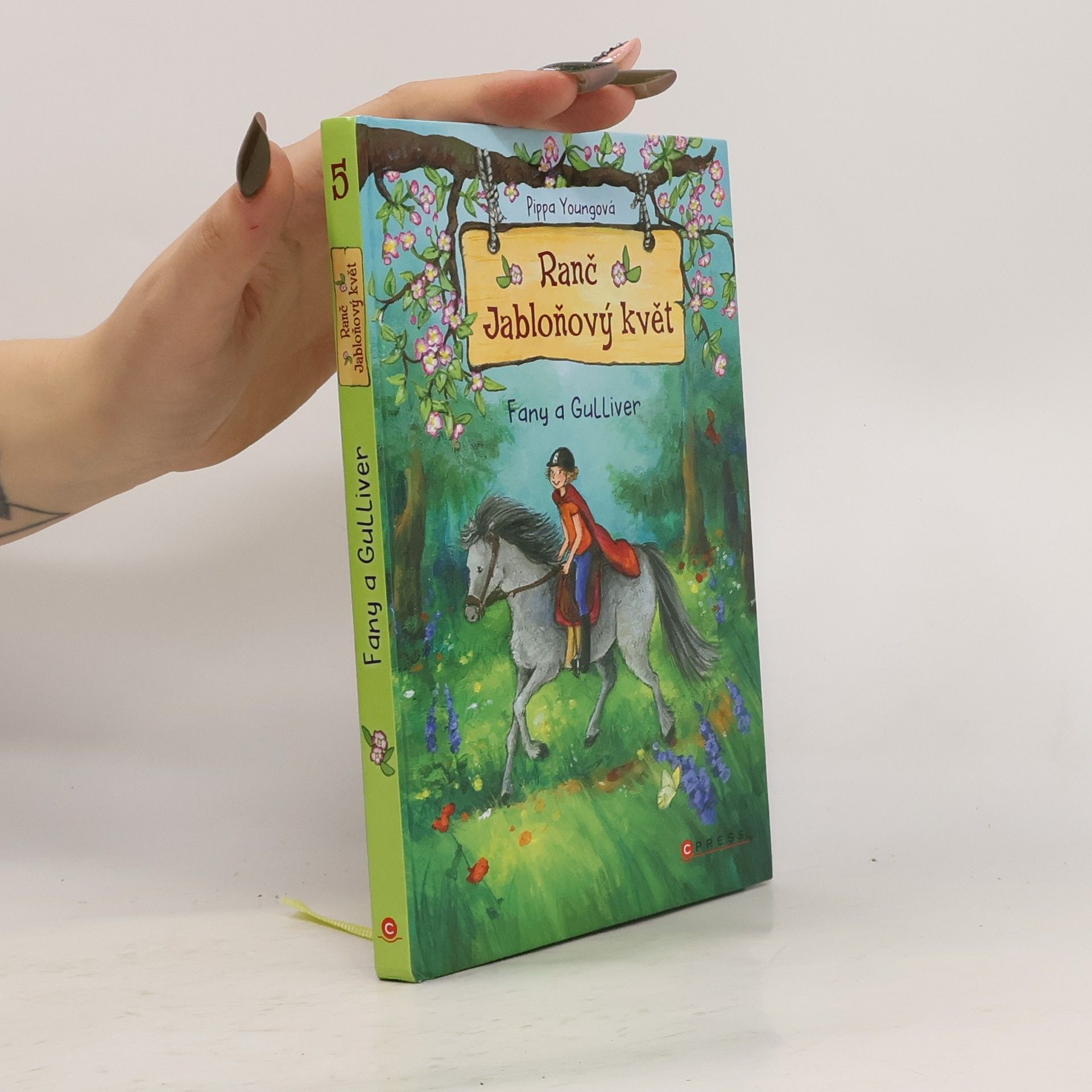 Ranč Jabloňový květ. Fany a Gulliver