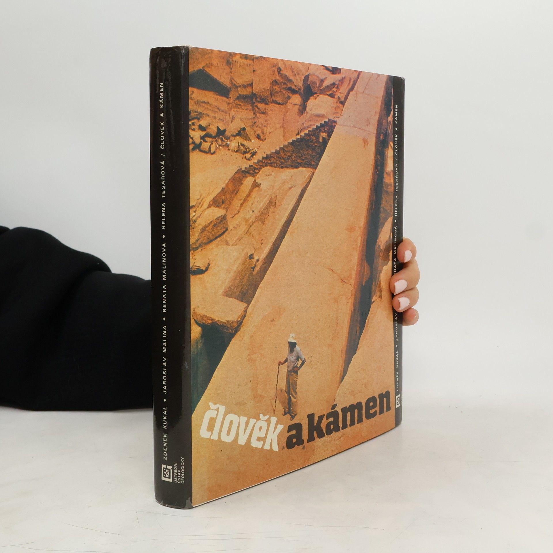 Člověk a kámen