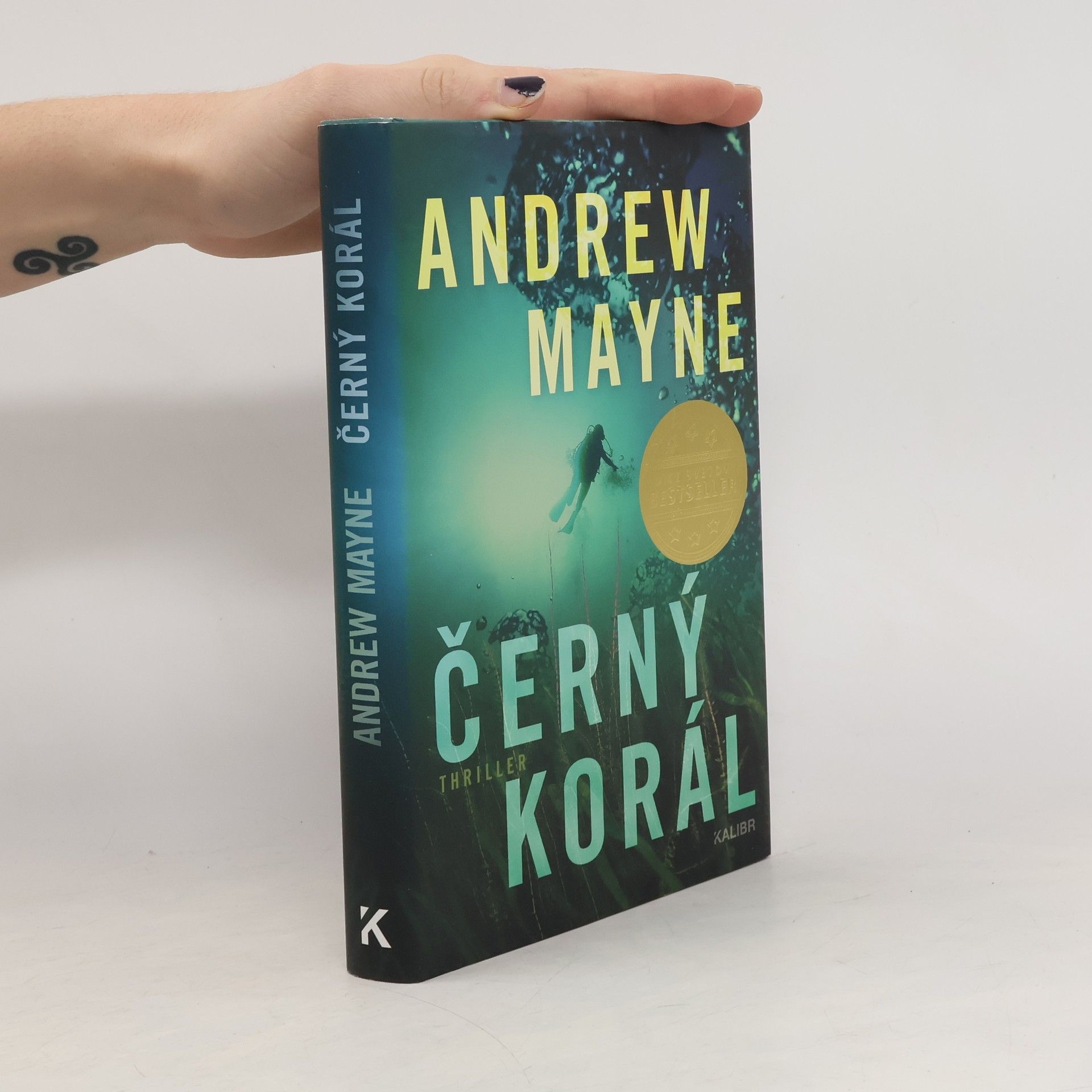 Andrew Mayne Černý korál