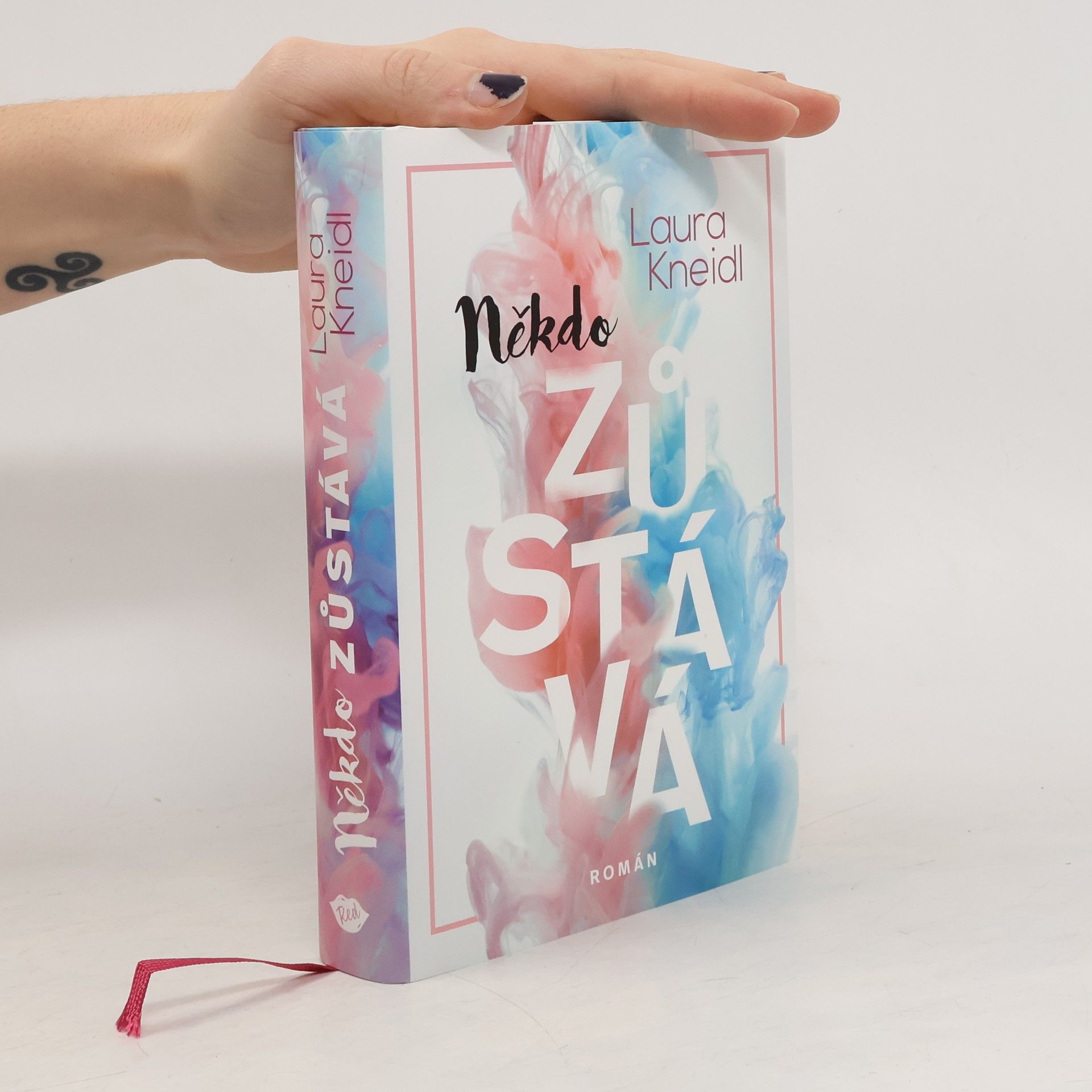 Laura Kneidl Někdo zůstává