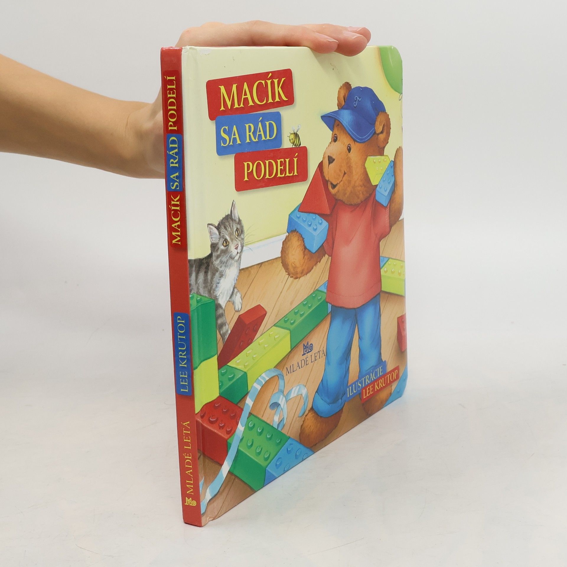 Lee Krutop Macík sa rád podelí