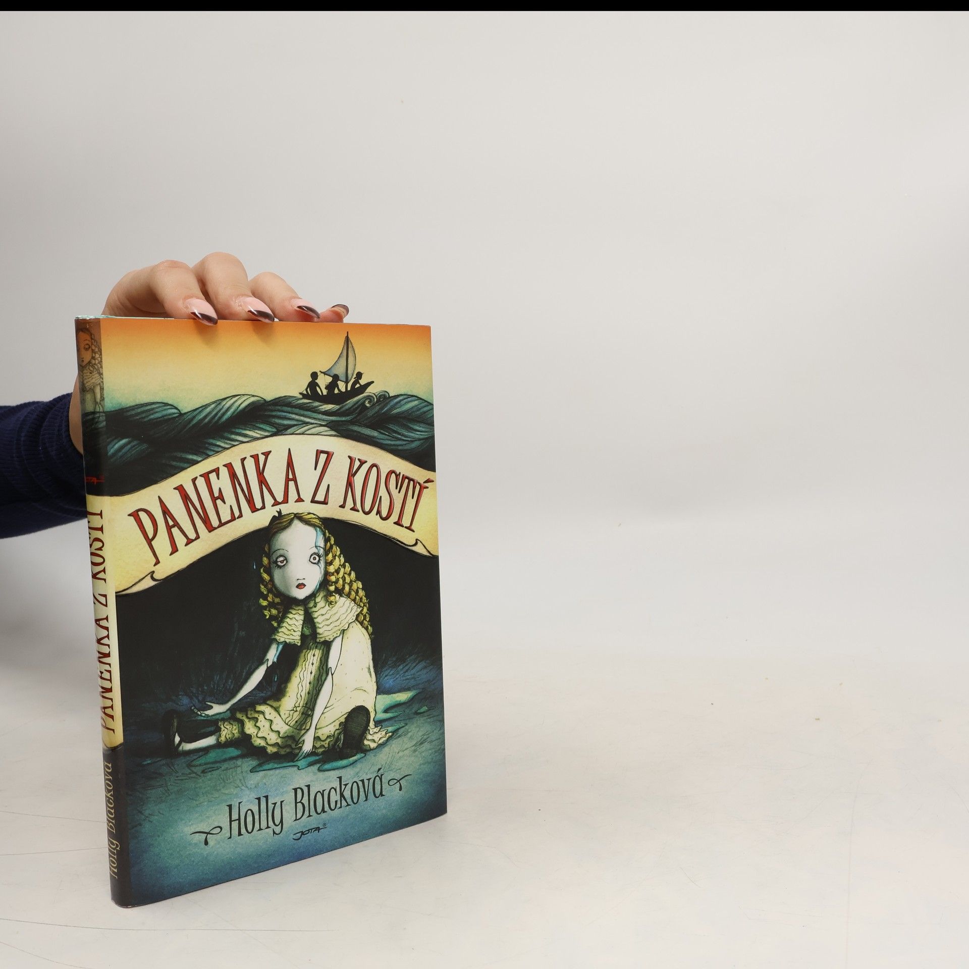 Holly Black Panenka z kostí
