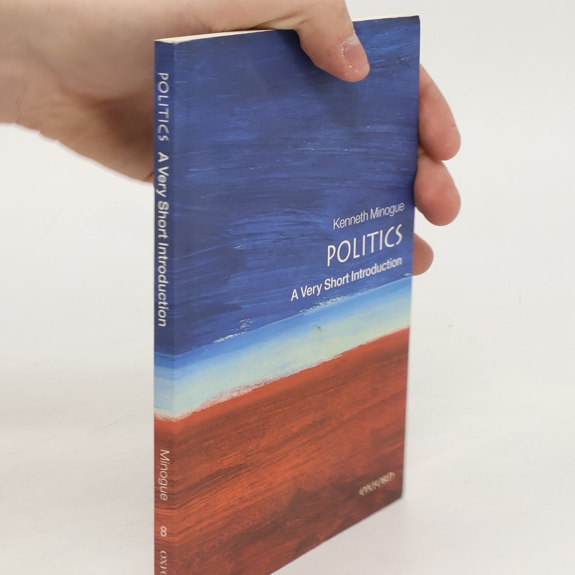 Kenneth Minogue Politics : a very short introduction