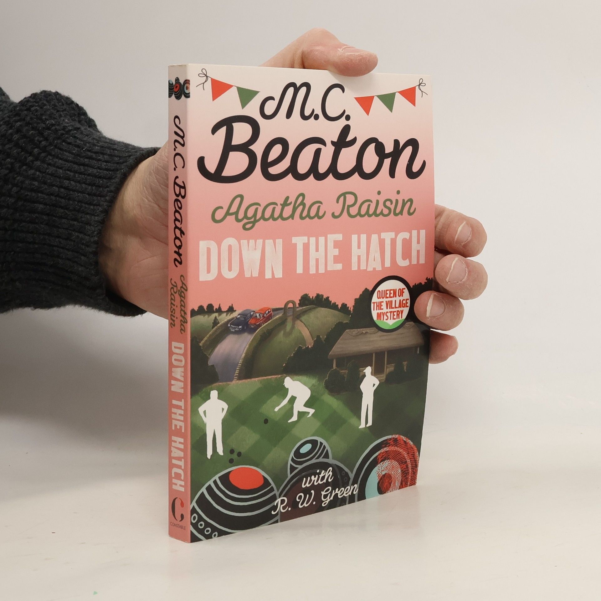 M. C. Beaton Agatha Raisin: Down the hatch