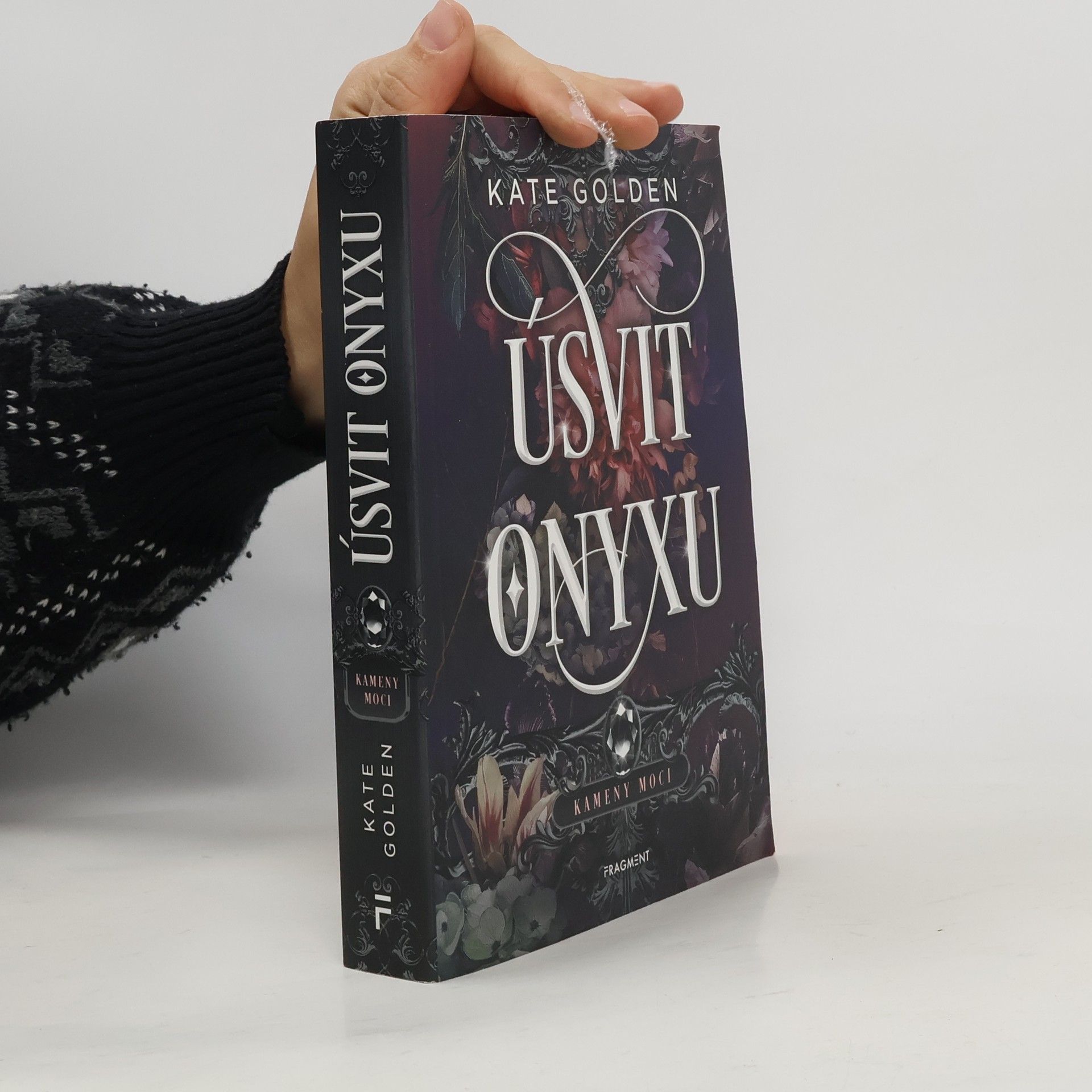 Kate Golden Kameny moci. Úsvit Onyxu