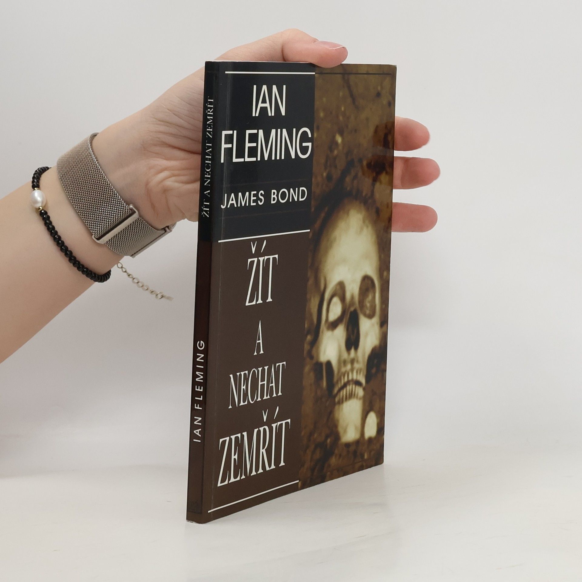Ian Fleming Žít a nechat zemřít