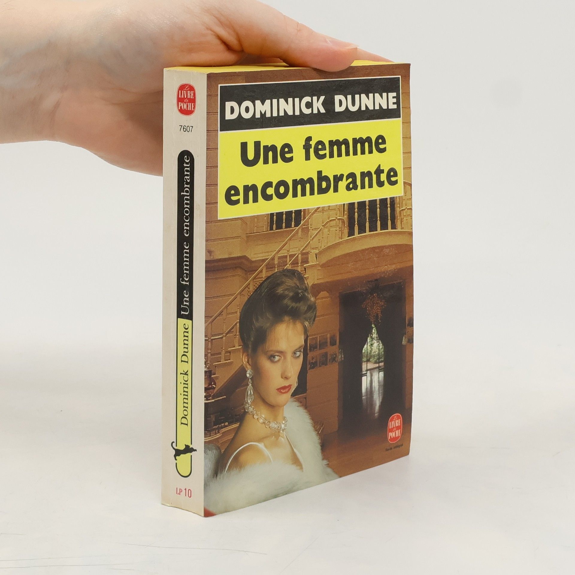 Livre de Poche: Une femme encombrante - Texte intégral