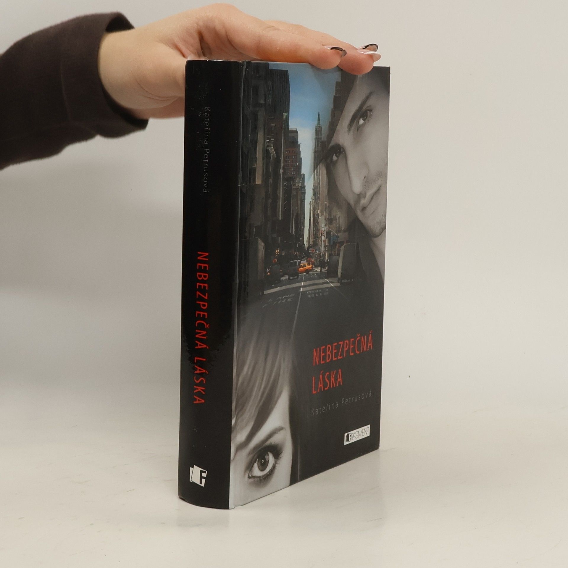 Katerina Petruševska-Seebach Nebezpečná láska (1. díl série Bavettovi)