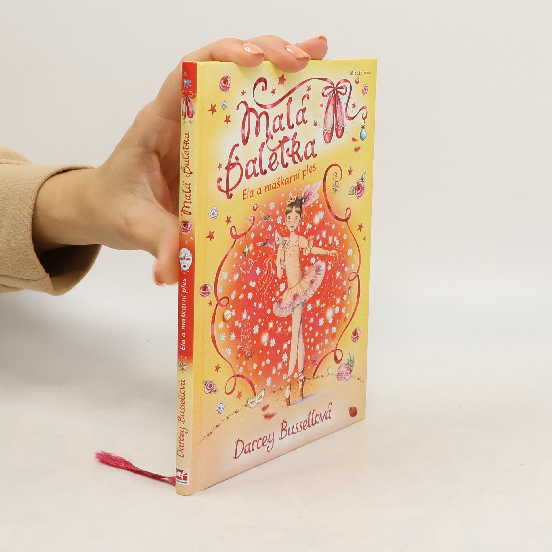 Malá baletka. Ela a maškarní ples