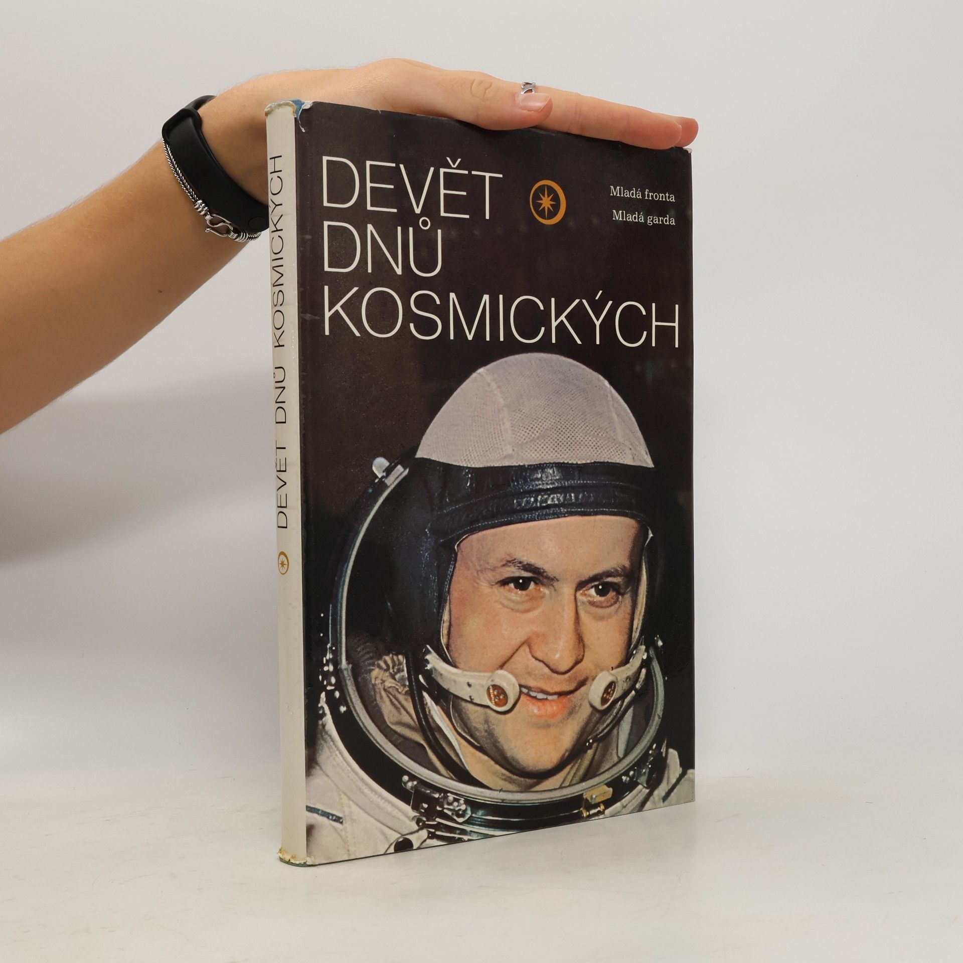 Devět dnů kosmických