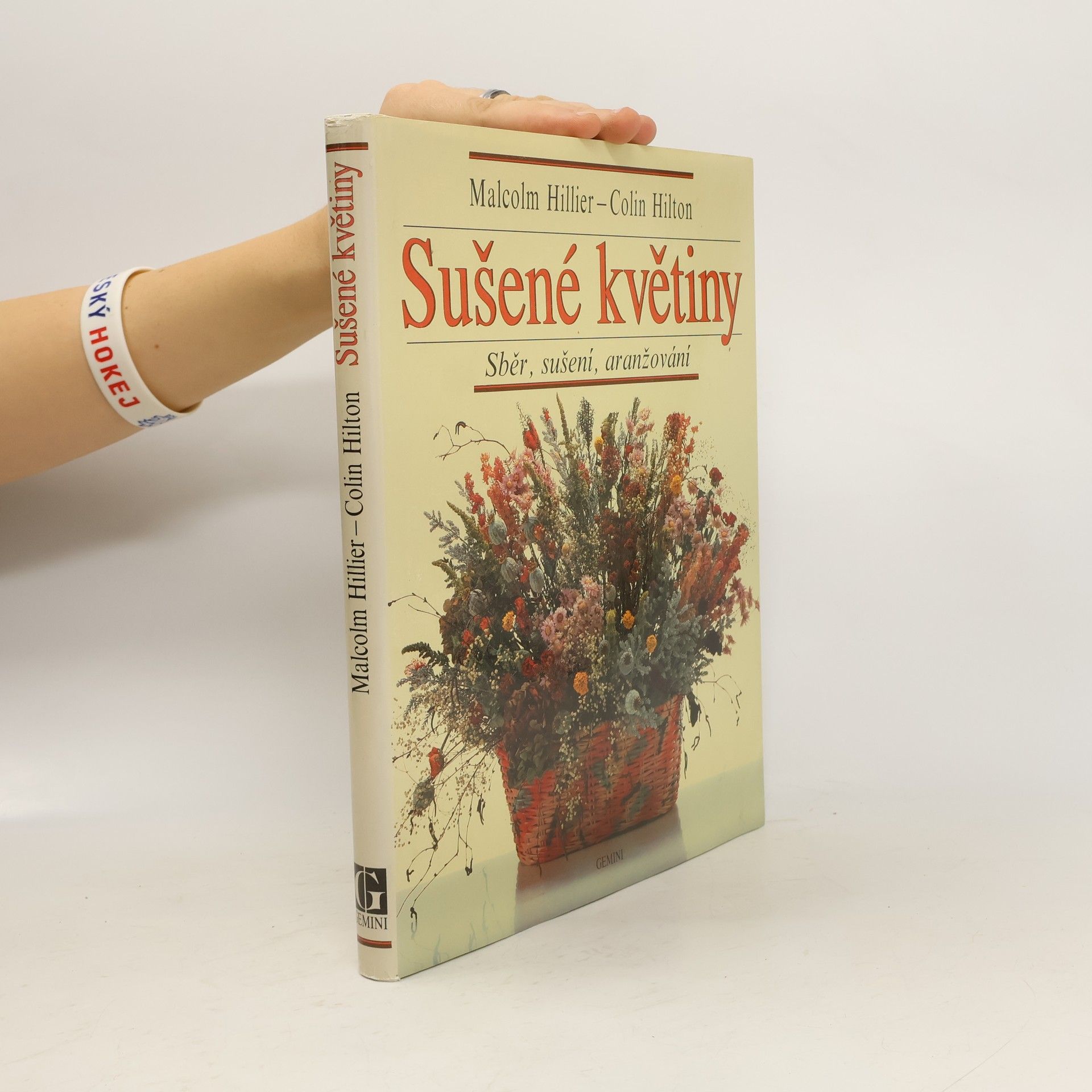 Malcolm Hillier Sušené květiny. Sběr, sušení, aranžování