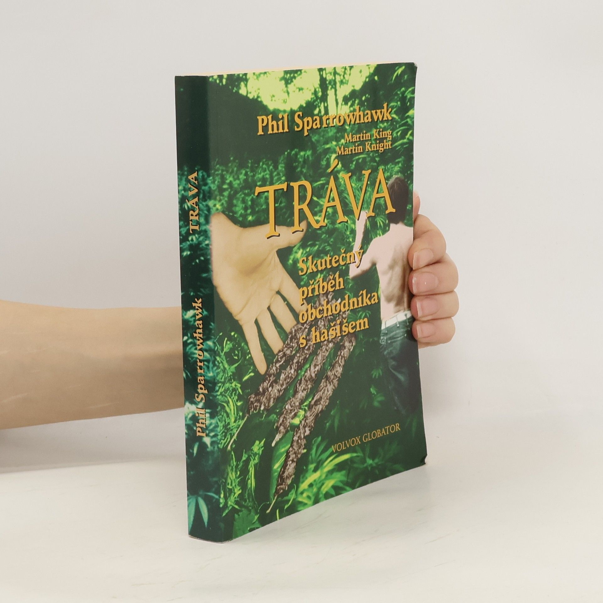 Phil Sparrowhawk Tráva