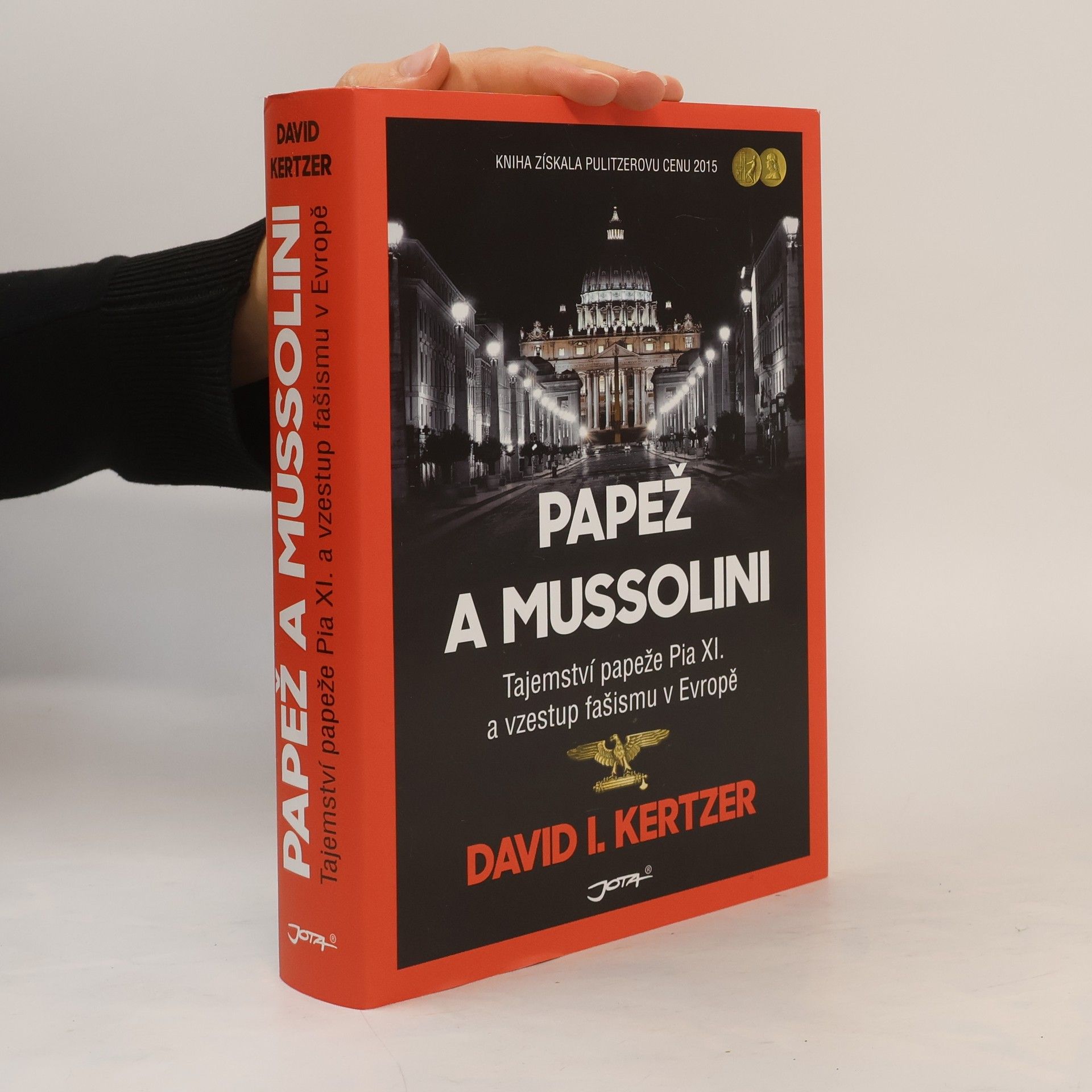 David I. Kertzer Papež a Mussolini: Tajemství papeže Pia XI. a vzestup fašismu v Evropě
