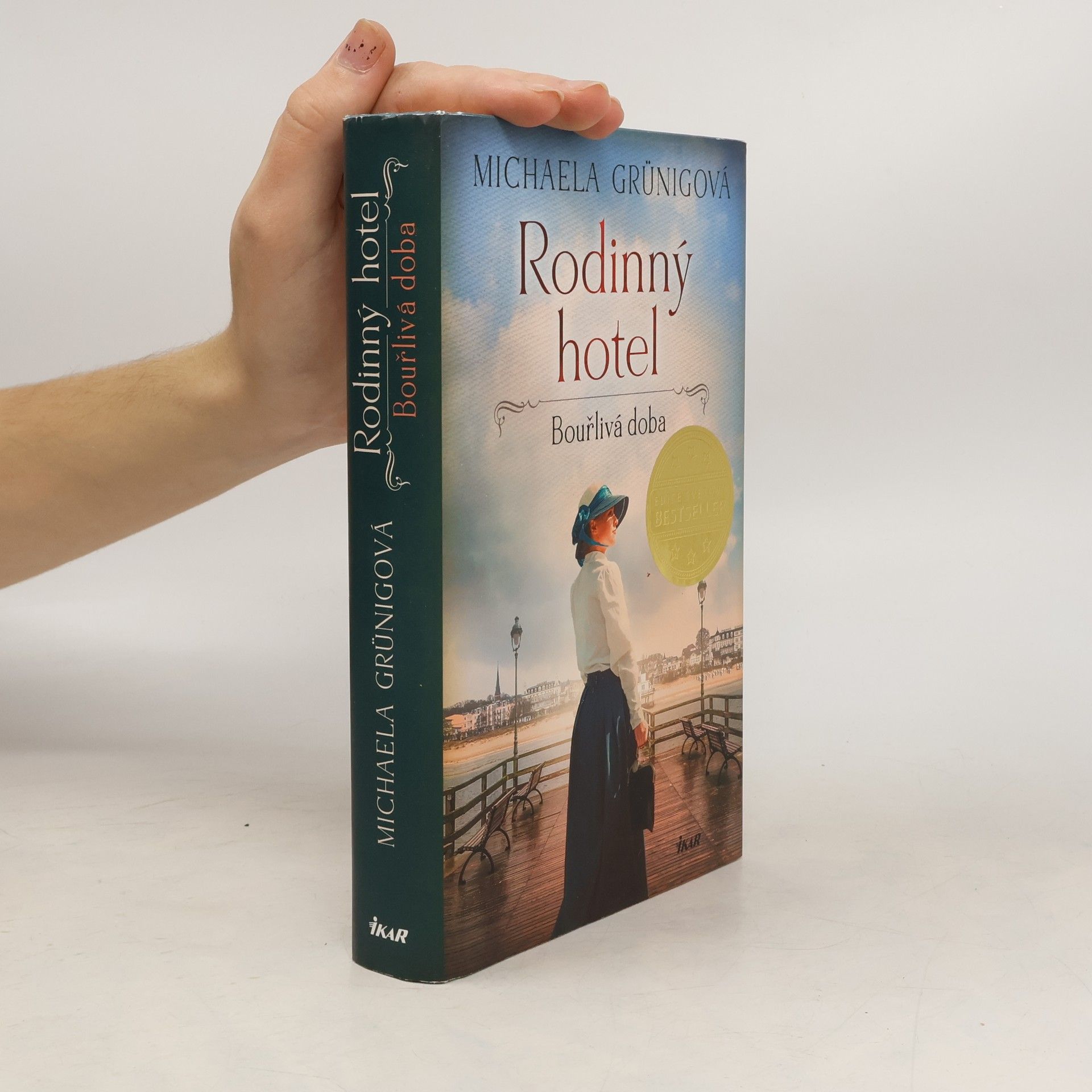 Rodinný hotel. Bouřlivá doba