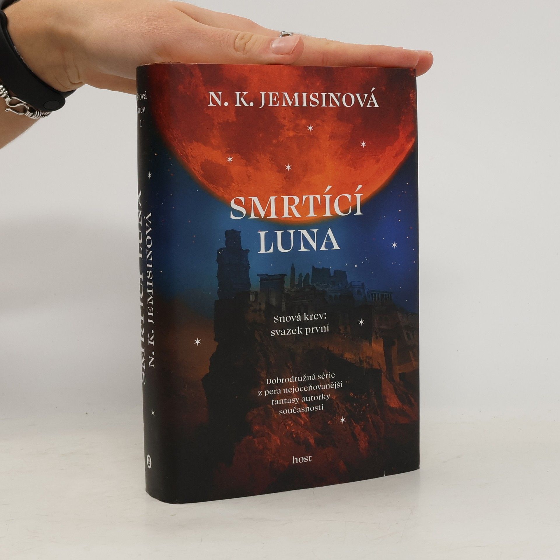 N. K. Jemisin Snová krev. Svazek první, Smrtící luna