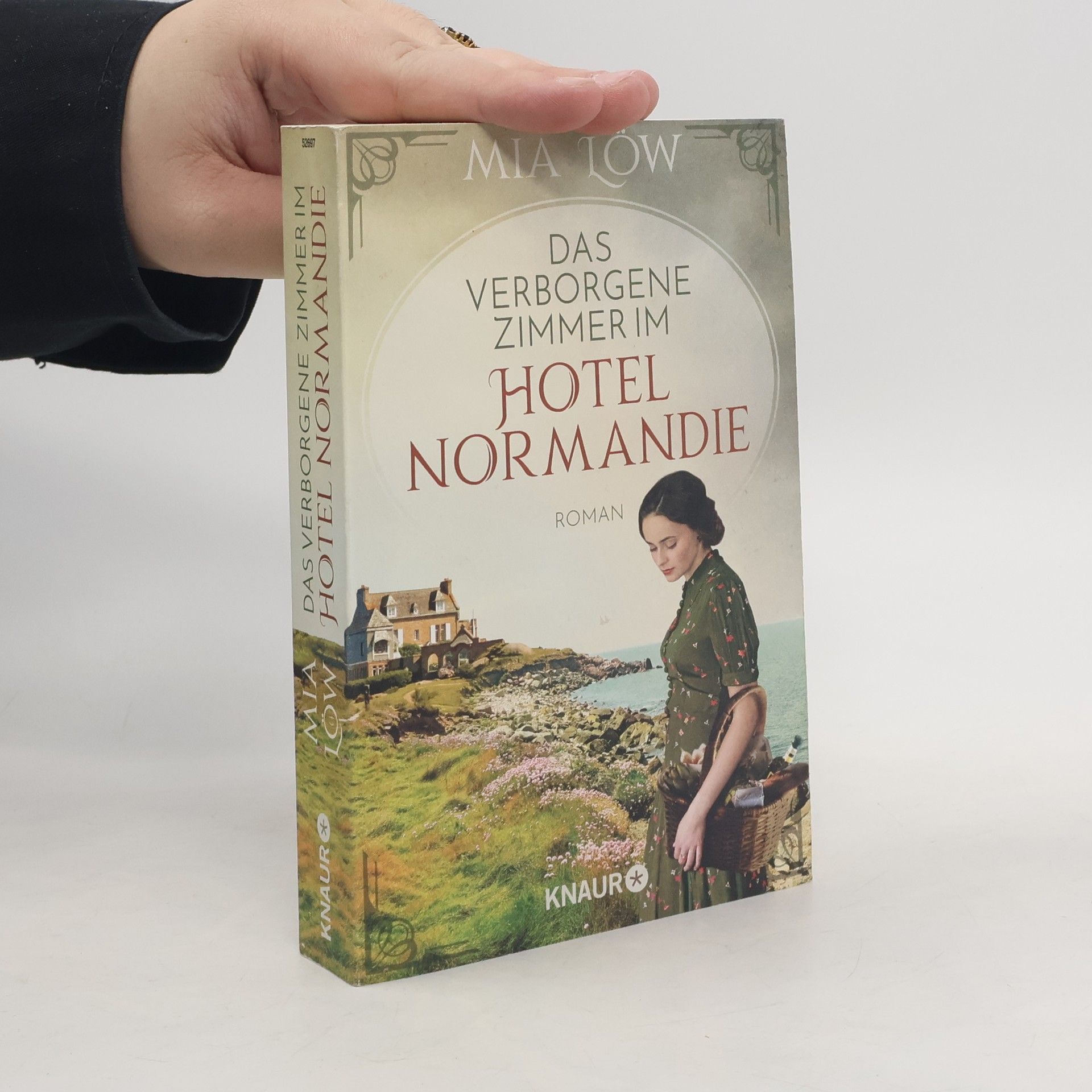 Mia Löw Das verborgene Zimmer im Hotel Normandie