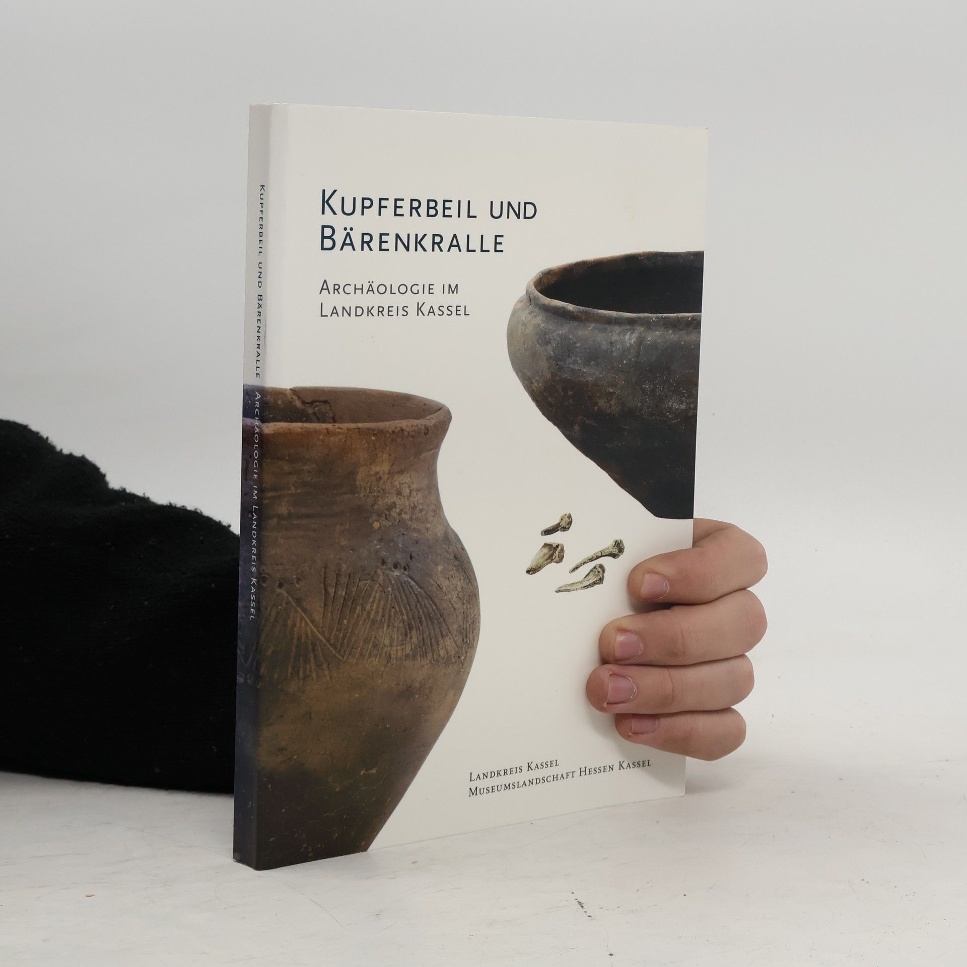 Kupferbeil und Bärenkralle