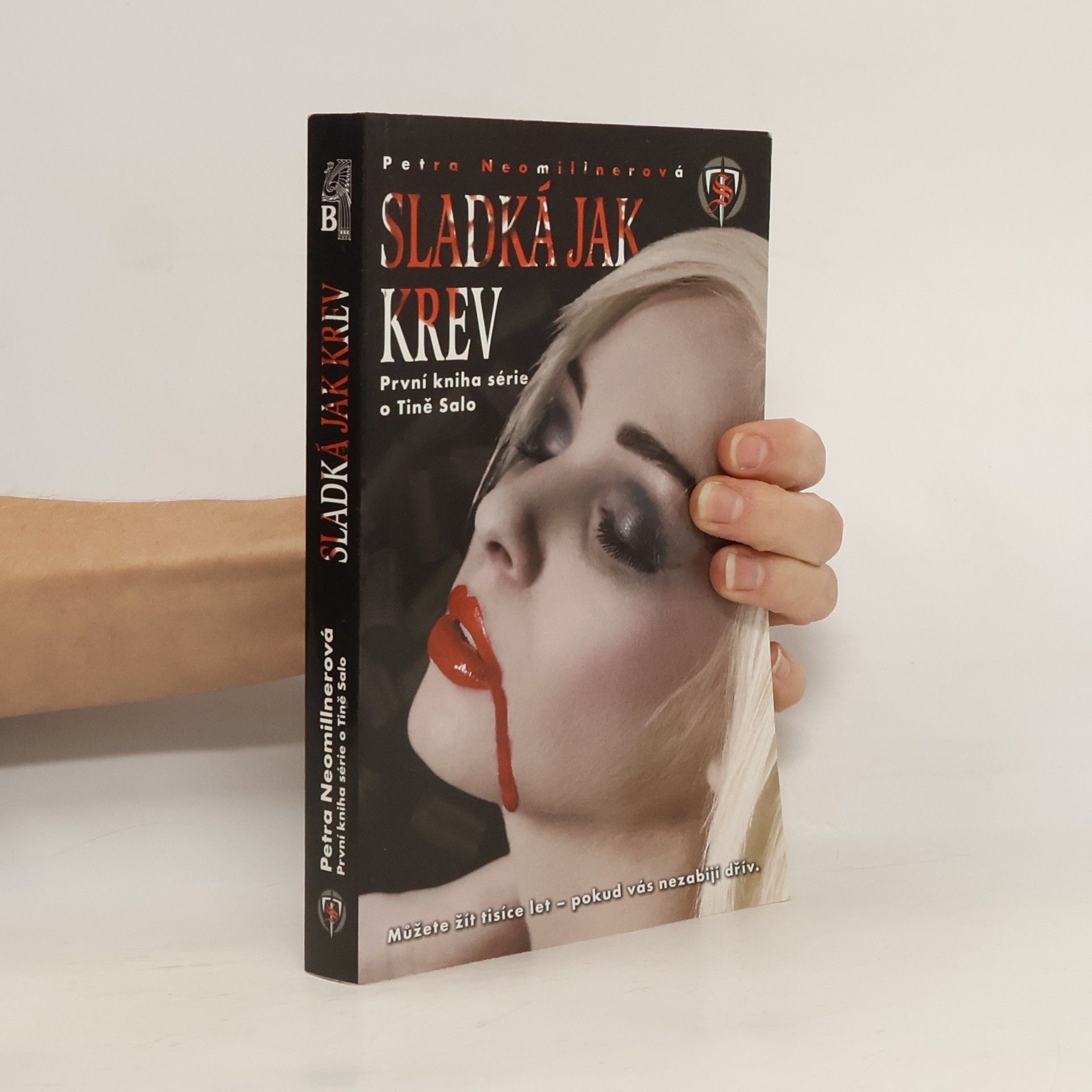 Petra Neomillnerová Sladká jak krev : Tina Salo, kniha první
